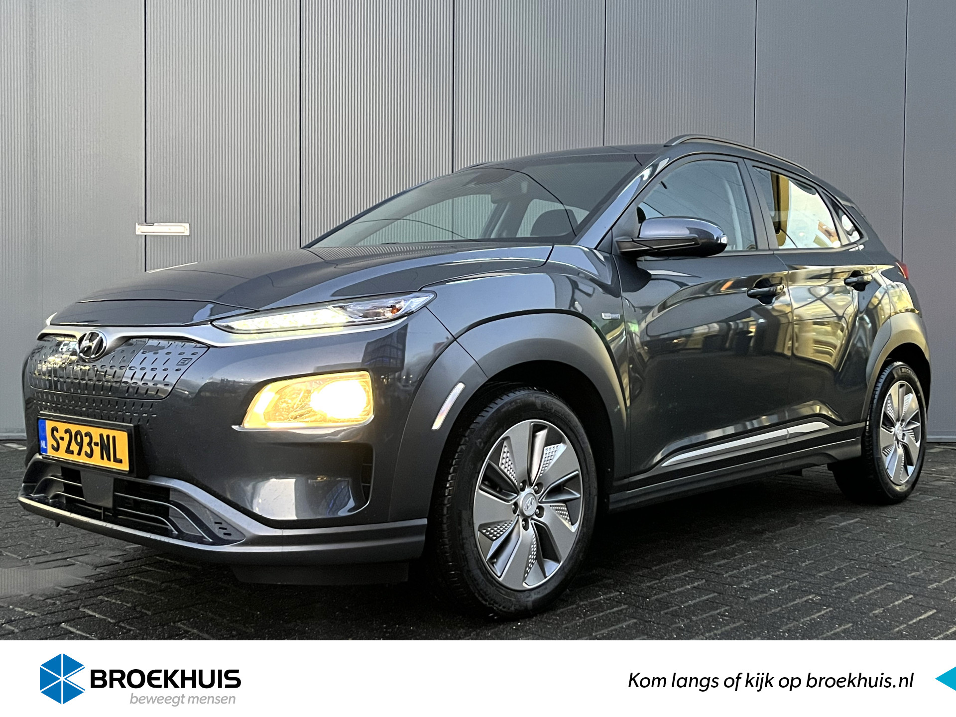 Hyundai KONA EV Comfort 136pk | Adaptive cruise controle | Carplay navigatie | Parkeersensoren | Camera | Keyless entry | Climate controle |