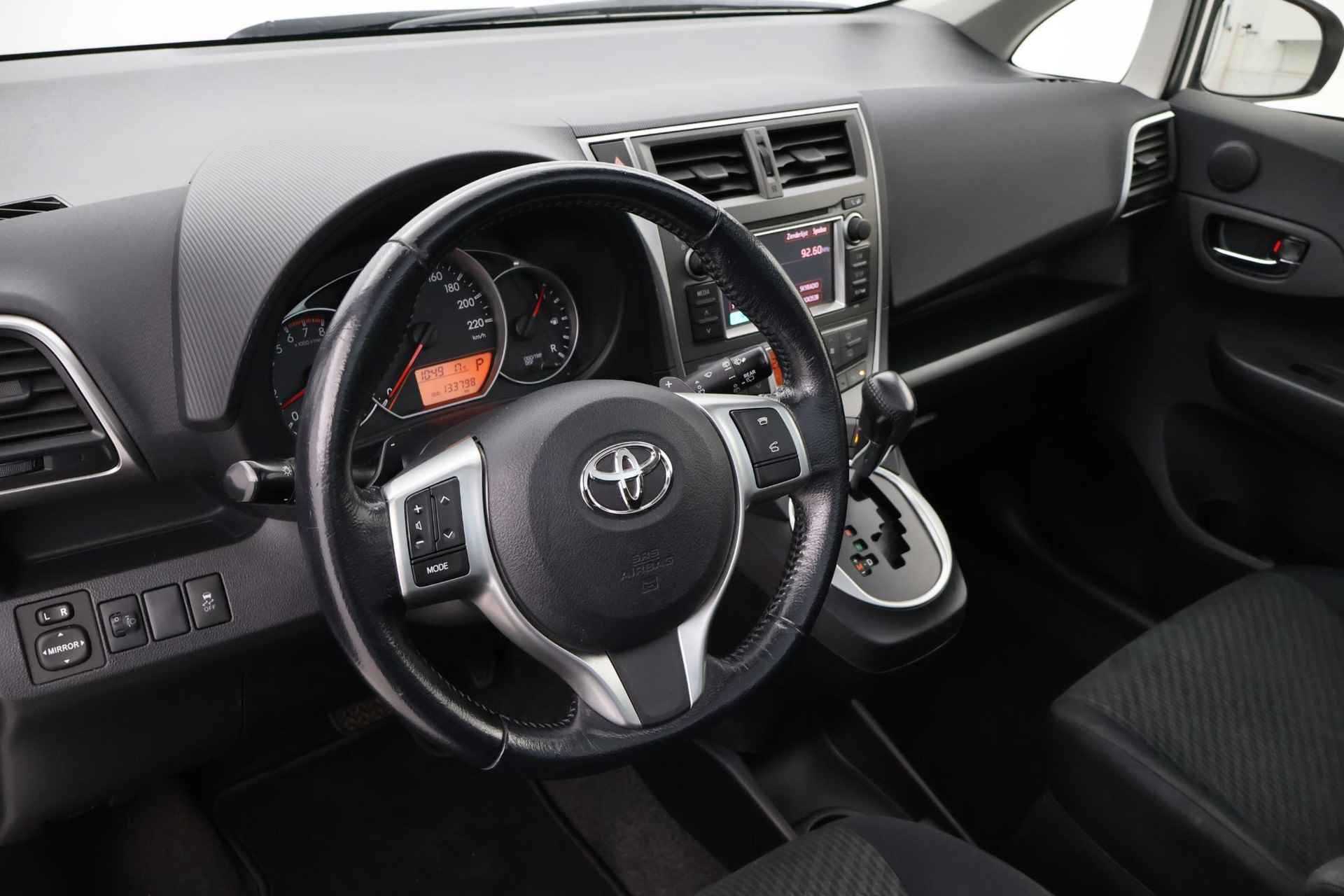 Toyota Verso-S 1.3 VVT-i Aspiration Trekhaak Navigatie Automaat - 2/35