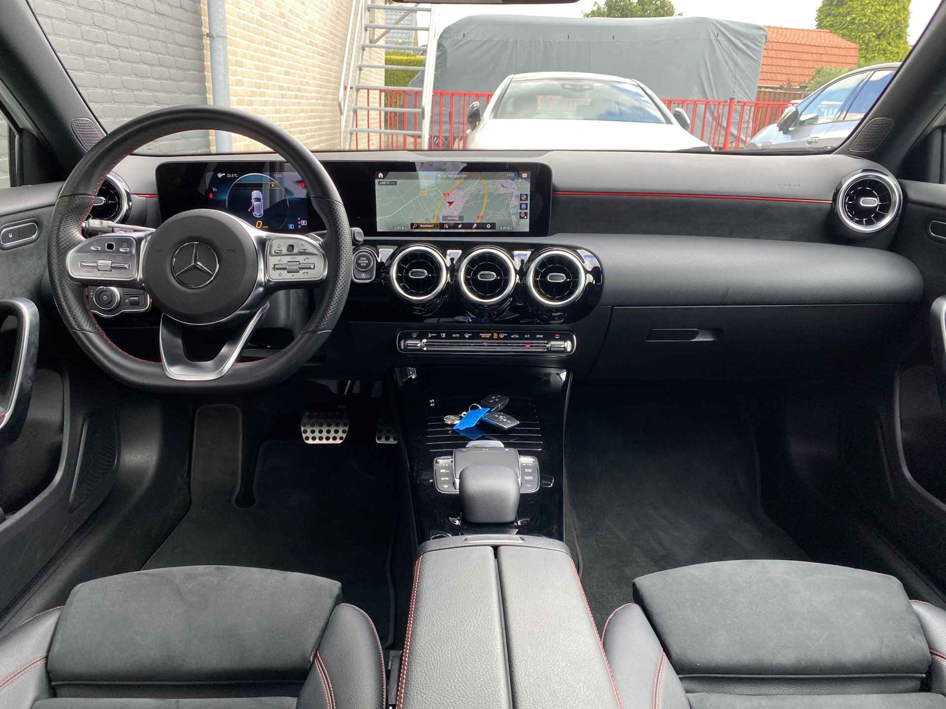 Mercedes-Benz A-Klasse 200 AMG Line 163 pk AUT. | 1e eigenaar | dealer onderhouden | navigatie | camera | sportstoelen | incl. BTW - 19/50