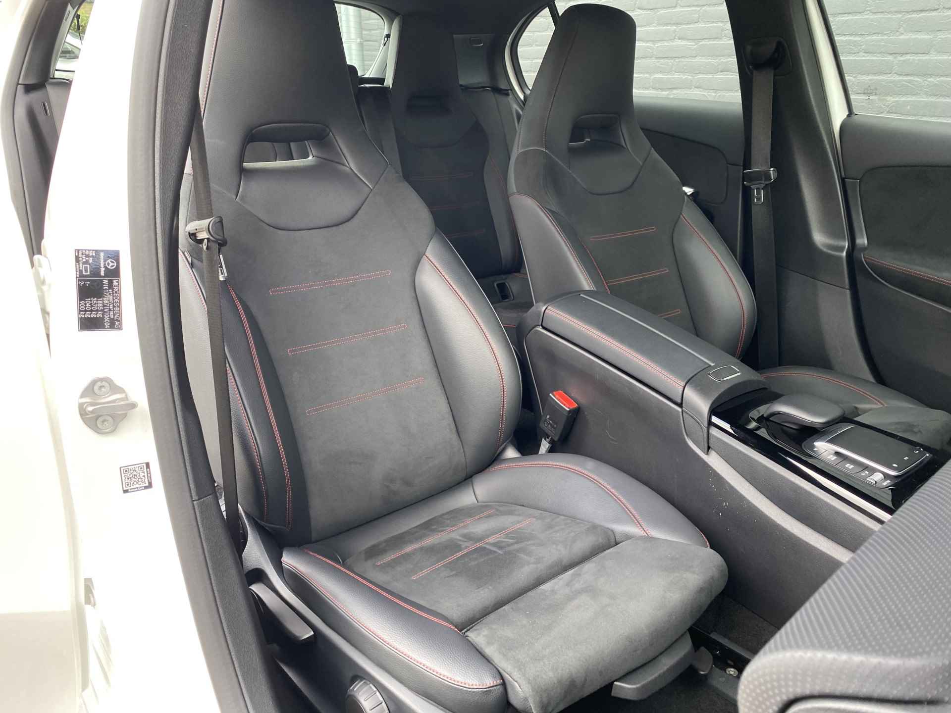 Mercedes-Benz A-Klasse 200 AMG Line 163 pk AUT. | 1e eigenaar | dealer onderhouden | navigatie | camera | sportstoelen | incl. BTW - 19/47