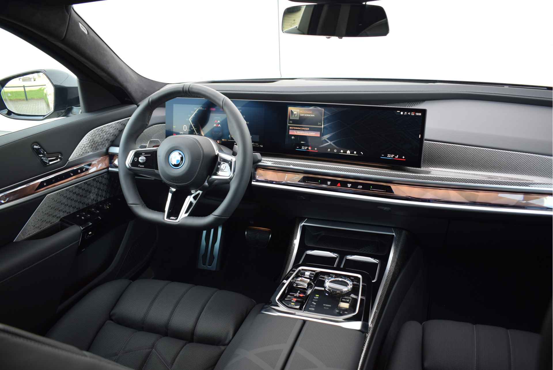BMW 7 Serie 750e xDrive High Executive M Sport Automaat / Panoramadak Sky Lounge / Trekhaak / Bowers & Wilkins / Parking Assistant Professional / Active Steering / Executive Lounge Seating - 17/41