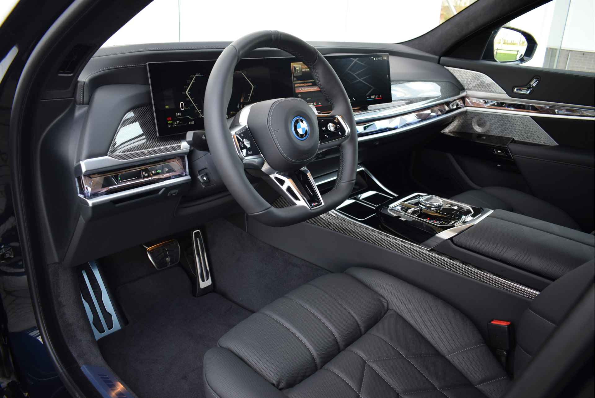 BMW 7 Serie 750e xDrive High Executive M Sport Automaat / Panoramadak Sky Lounge / Trekhaak / Bowers & Wilkins / Parking Assistant Professional / Active Steering / Executive Lounge Seating - 25/41
