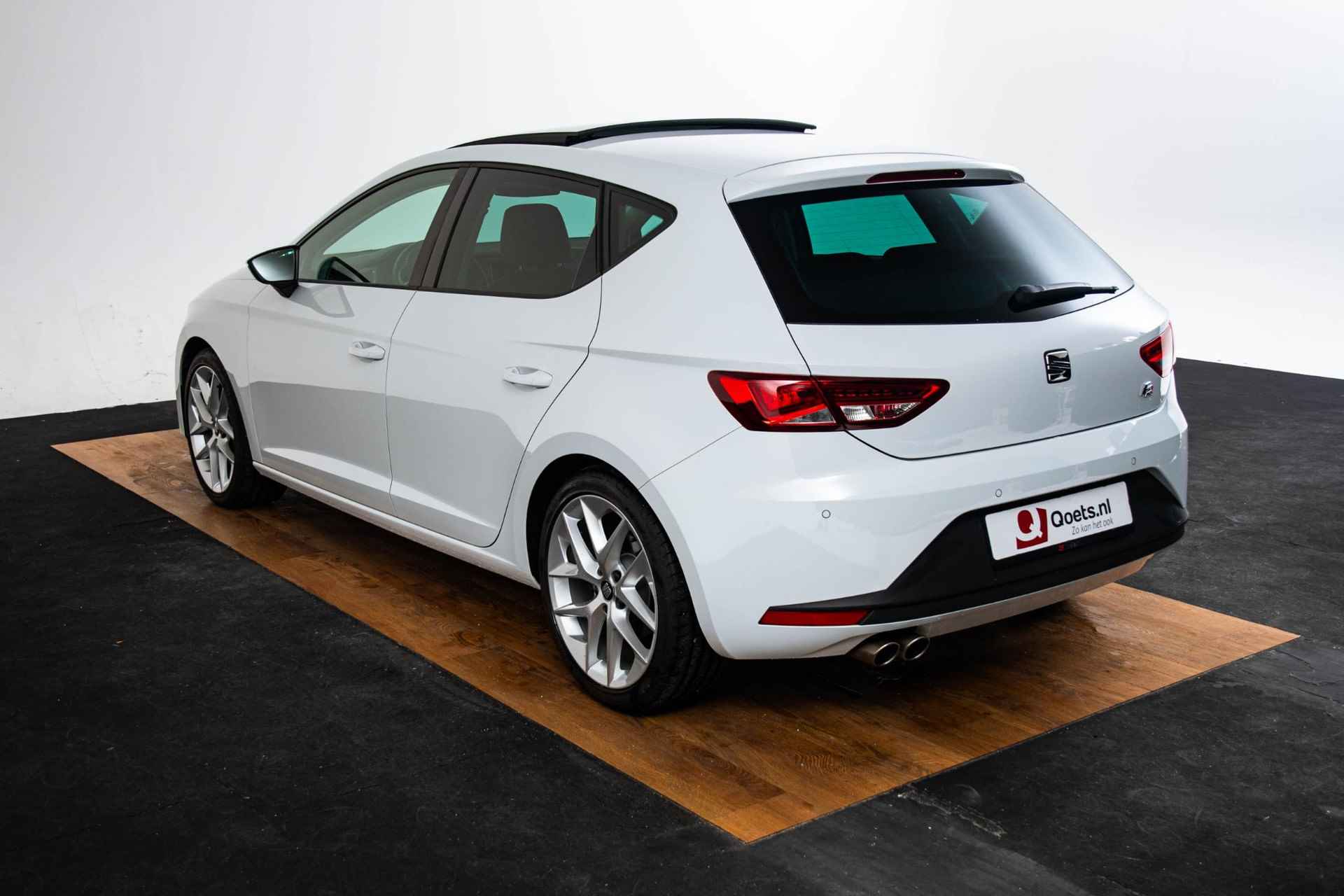 SEAT Leon ST 1.8 TSI FR Business 1e eigenaar & Dealer onderhouden - Panoramadak - Stoelverwarming - Leder - Parkeerhulp voor/achter - Privacy Glas - LED koplampen - 2/65