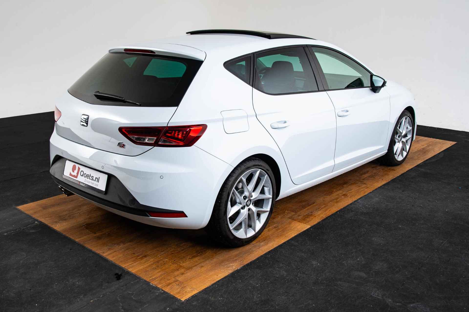 SEAT Leon ST 1.8 TSI FR Business 1e eigenaar & Dealer onderhouden - Panoramadak - Stoelverwarming - Leder - Parkeerhulp voor/achter - Privacy Glas - LED koplampen - 12/65