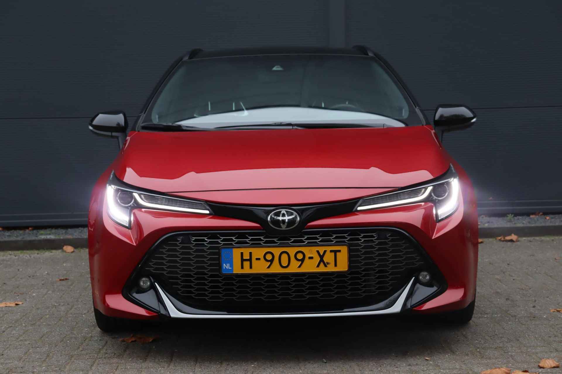 Toyota Corolla Touring Sports 2.0 Hybrid Business GR-Sport / Stoelverwarming / Navi / Camera / JBL / LED - 2/42