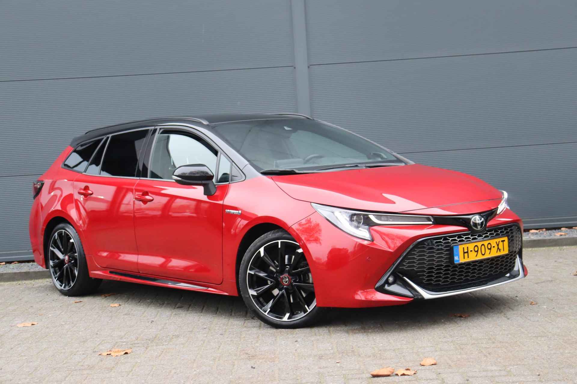 Toyota Corolla Touring Sports 2.0 Hybrid Business GR-Sport / Stoelverwarming / Navi / Camera / JBL / LED - 3/42