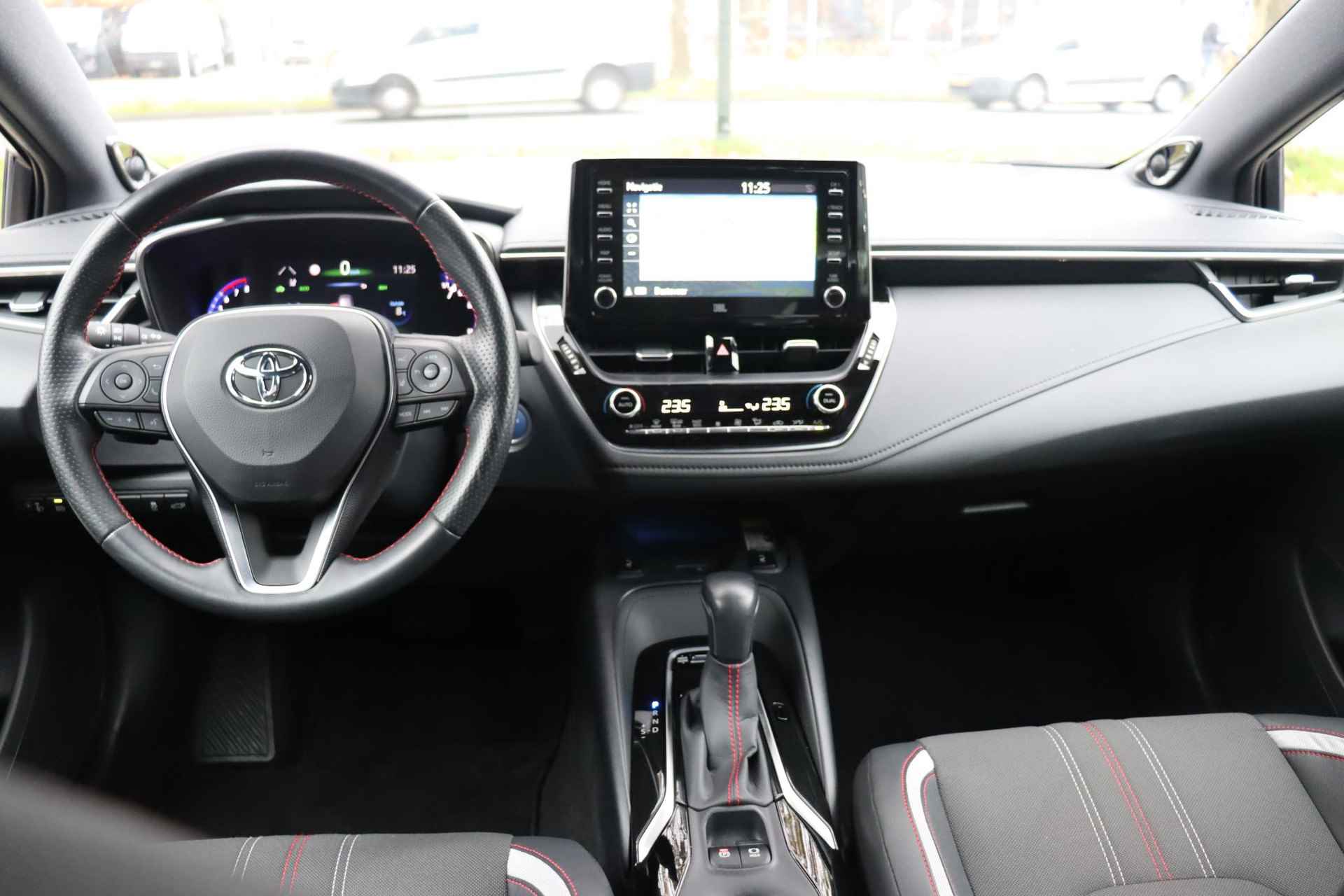 Toyota Corolla Touring Sports 2.0 Hybrid Business GR-Sport / Stoelverwarming / Navi / Camera / JBL / LED - 14/42