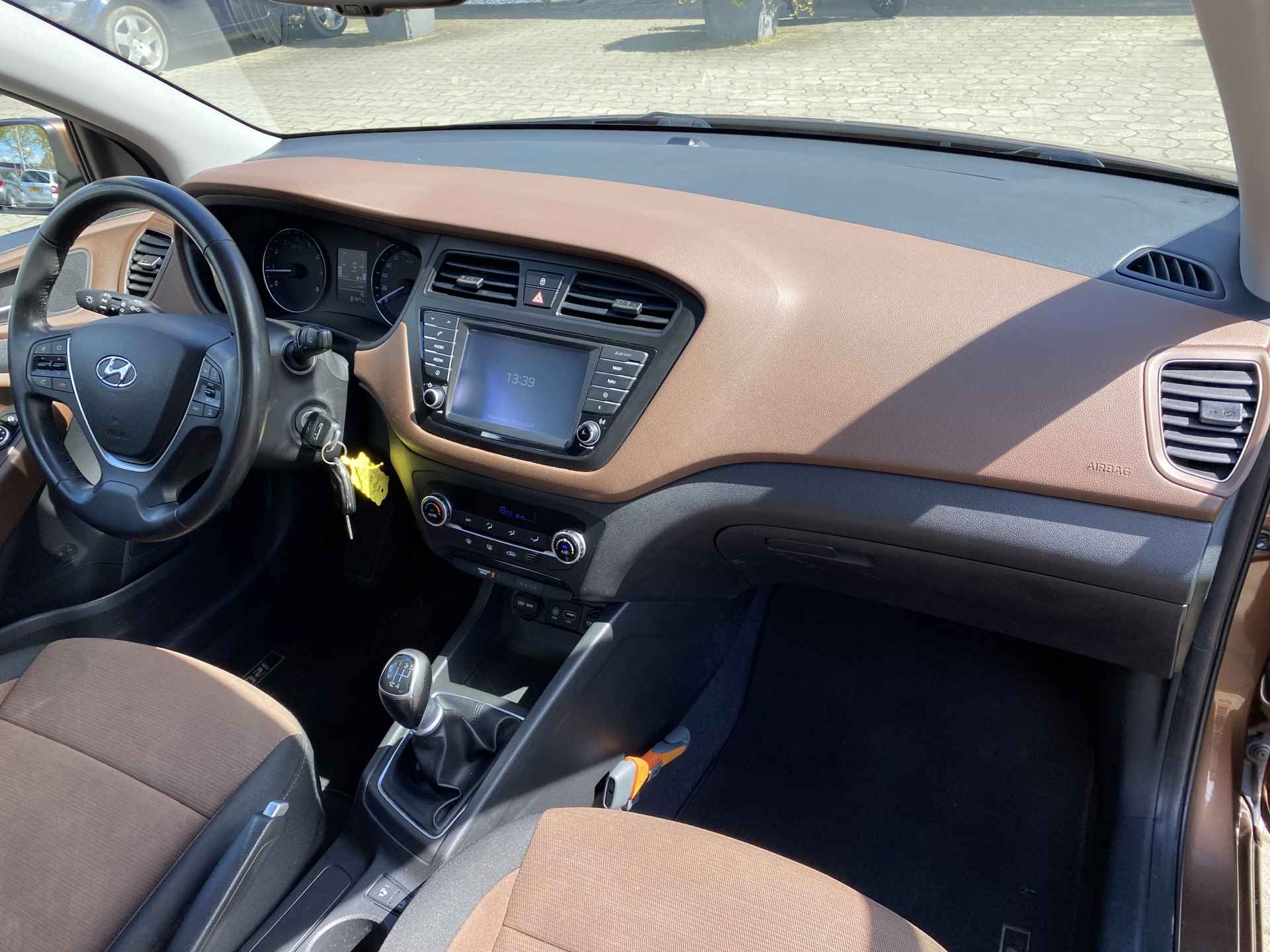 Hyundai i20 1.0 T-GDI Comfort 100 PK, Climate, Cruise, Navi, Trekhaak, Rijklaar met beurt & garantie! - 10/30