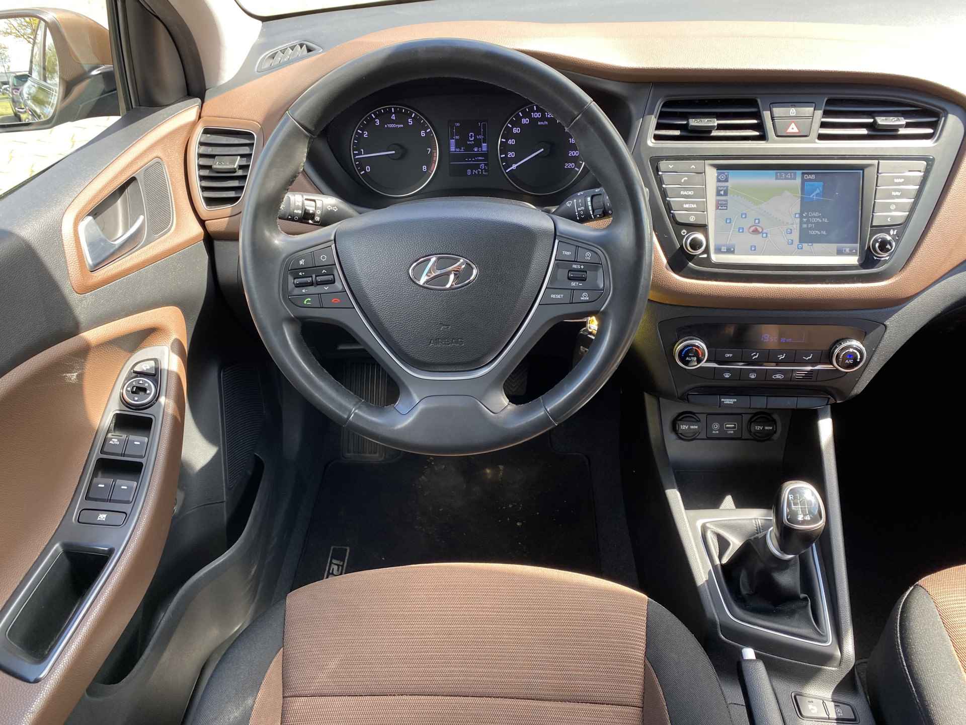 Hyundai i20 1.0 T-GDI Comfort 100 PK, Climate, Cruise, Navi, Trekhaak, Rijklaar met beurt & garantie! - 13/30