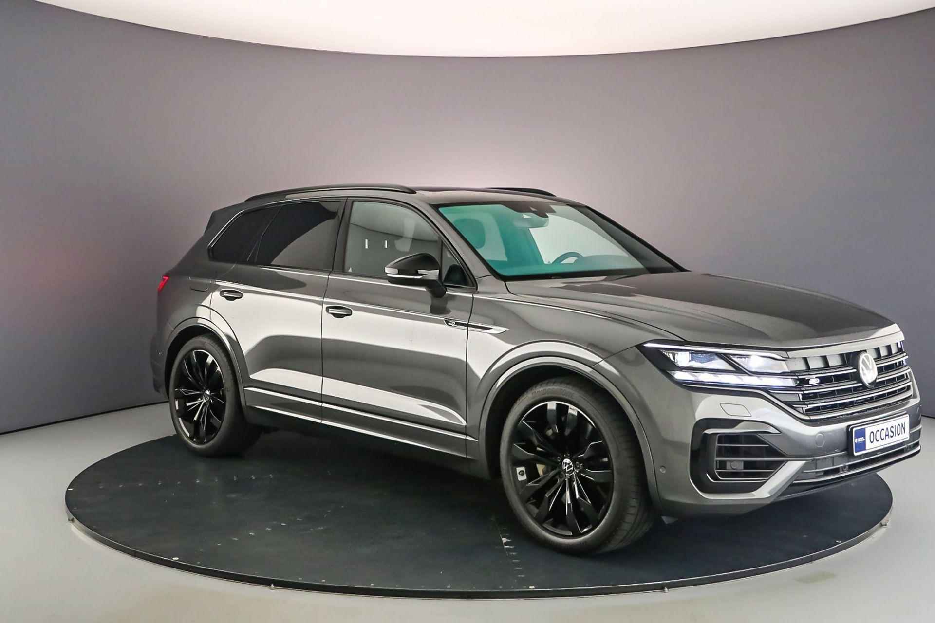 Volkswagen Touareg R 3.0 TSI eHybrid 462pk Tiptronic Trekhaak, Panoramadak, Lederen bekleding, Luchtvering, Achteruitrijcamera, Navigatie, Adaptive cruise control, Elektrische achterklep - 7/99