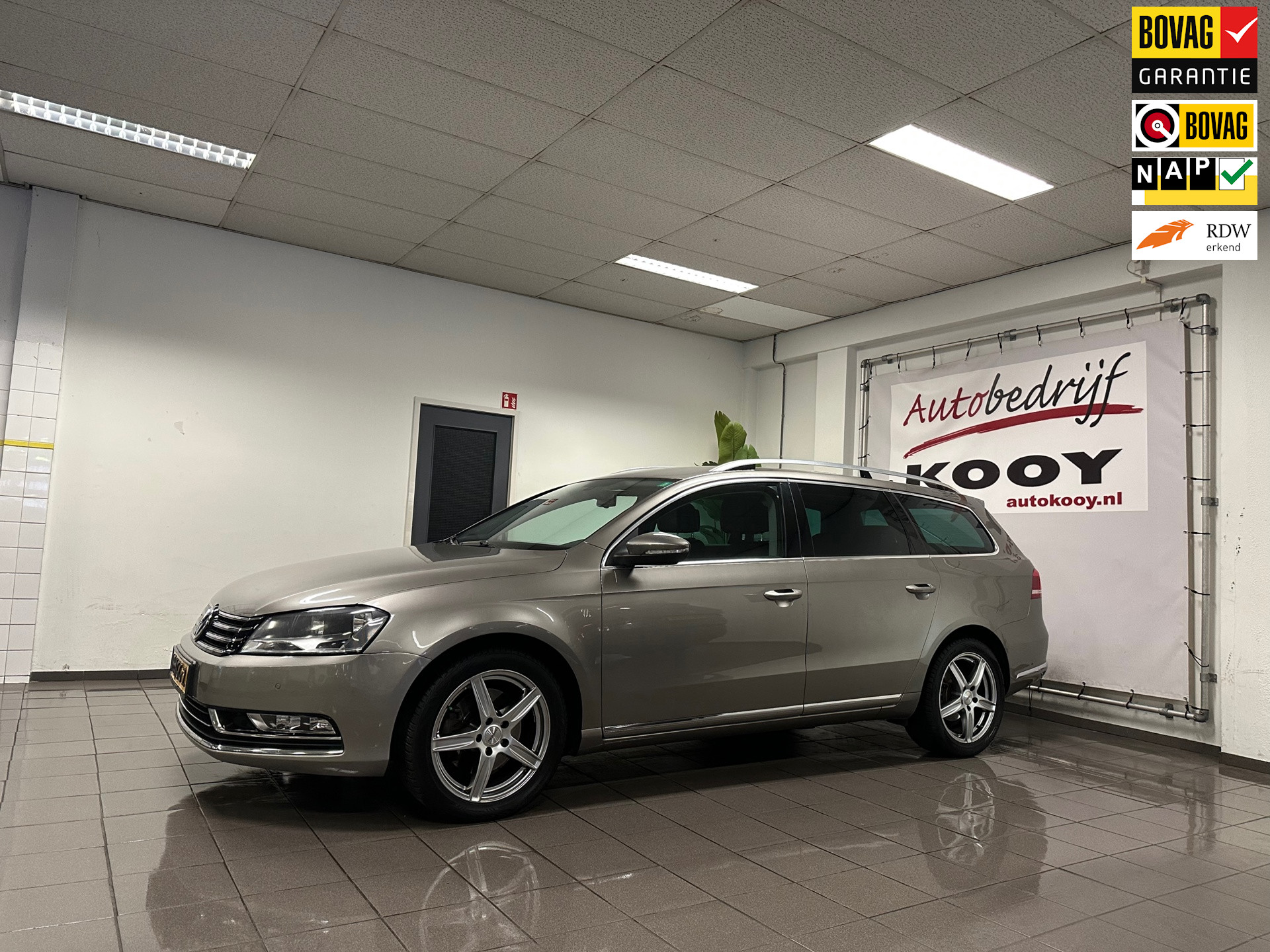 Volkswagen Passat Variant 1.4 TSI Highline BlueMotion * Automaat / Trekhaak / Navigatie / NL Auto *