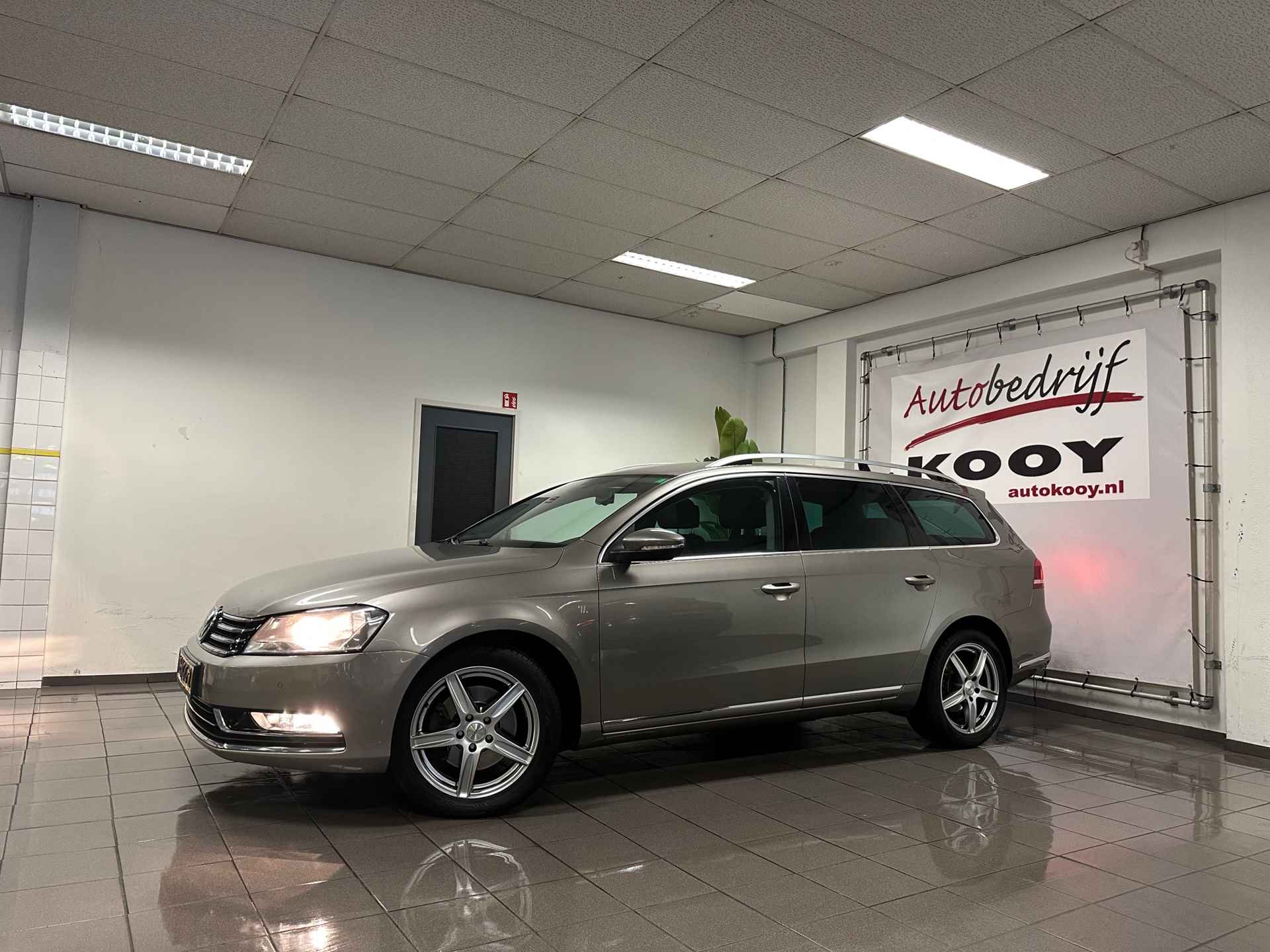 Volkswagen Passat Variant 1.4 TSI Highline BlueMotion * Automaat / Trekhaak / Navigatie / NL Auto * - 9/23