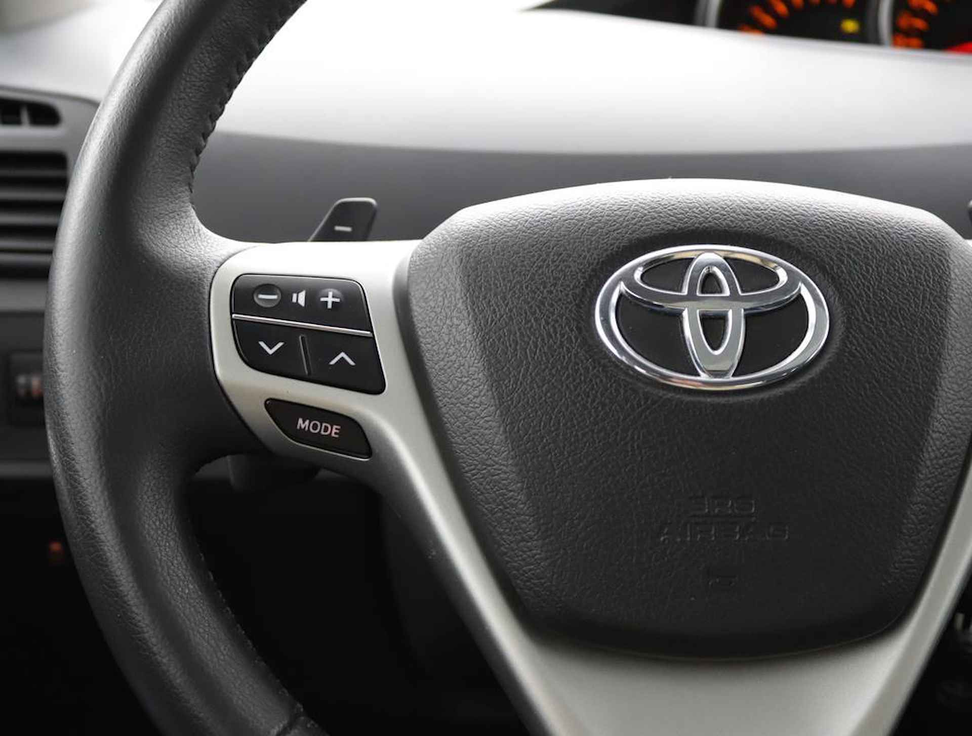 Toyota Verso 1.8 VVT-i Business | Trekhaak | Lichtmetalen velgen | Camera | Panoramadak | - 19/61