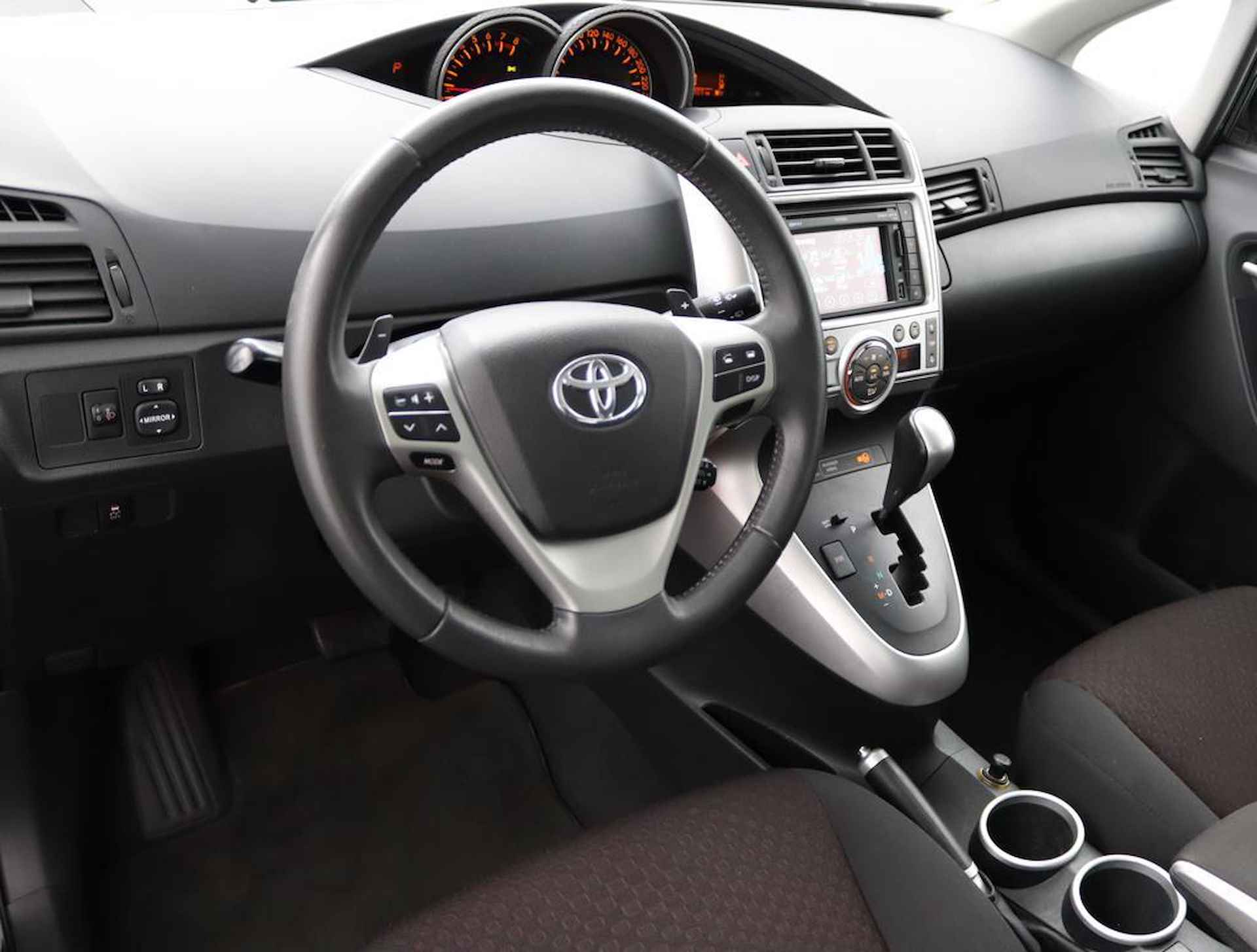 Toyota Verso 1.8 VVT-i Business | Trekhaak | Lichtmetalen velgen | Camera | Panoramadak | - 56/61