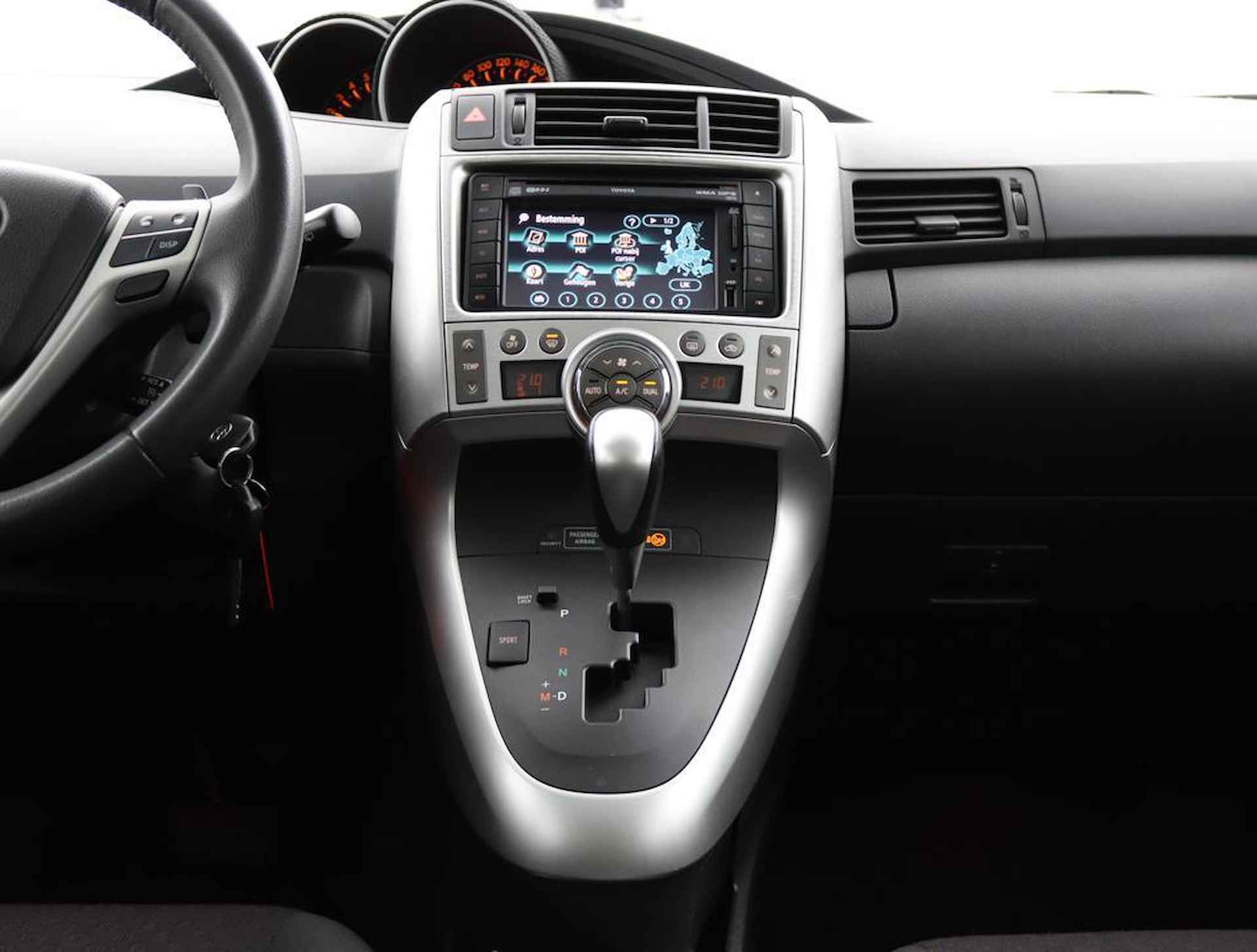 Toyota Verso 1.8 VVT-i Business | Trekhaak | Lichtmetalen velgen | Camera | Panoramadak | - 58/61