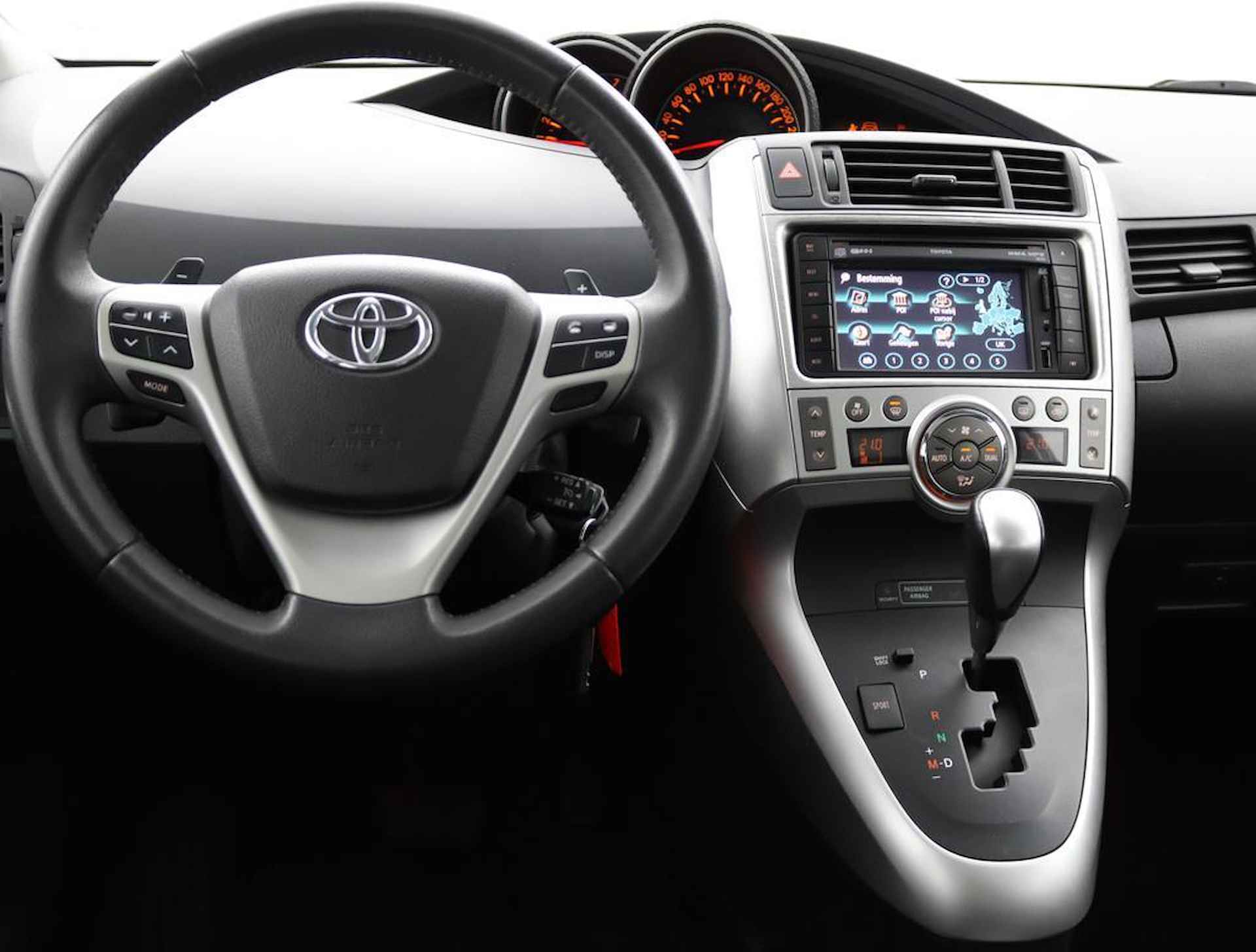 Toyota Verso 1.8 VVT-i Business | Trekhaak | Lichtmetalen velgen | Camera | Panoramadak | - 59/61