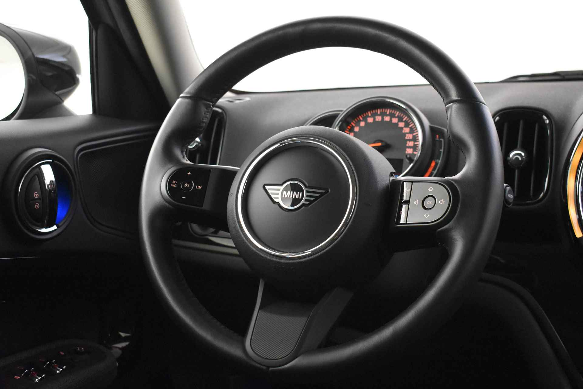 MINI Countryman Cooper SE ALL4 Classic Automaat / LED / Comfort Access / Navigatie / Cruise Control / Comfortstoelen - 15/45