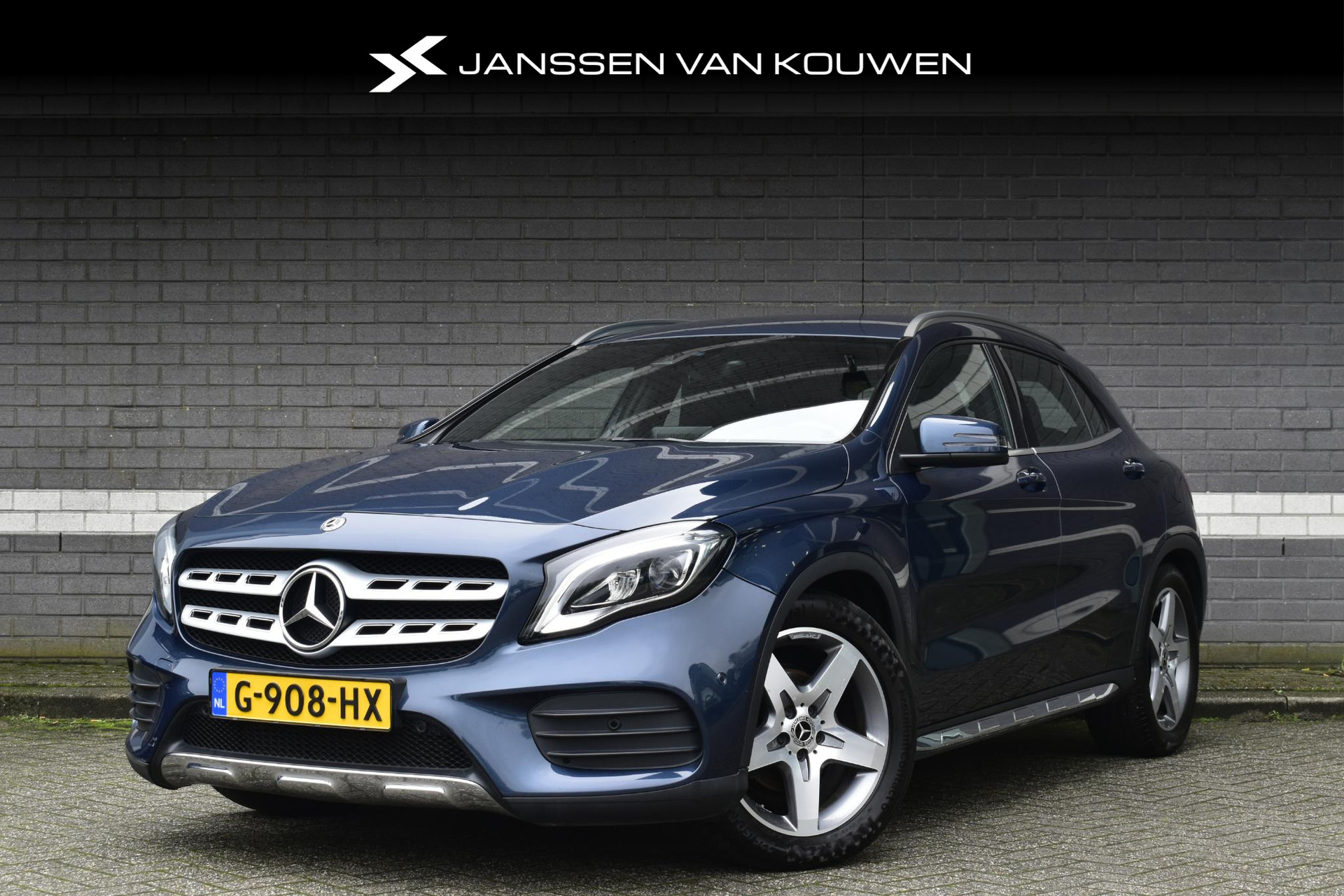 Mercedes-Benz GLA-klasse 180 Business Solution AMG / Navi / Stoelverwarming / LED Koplampen