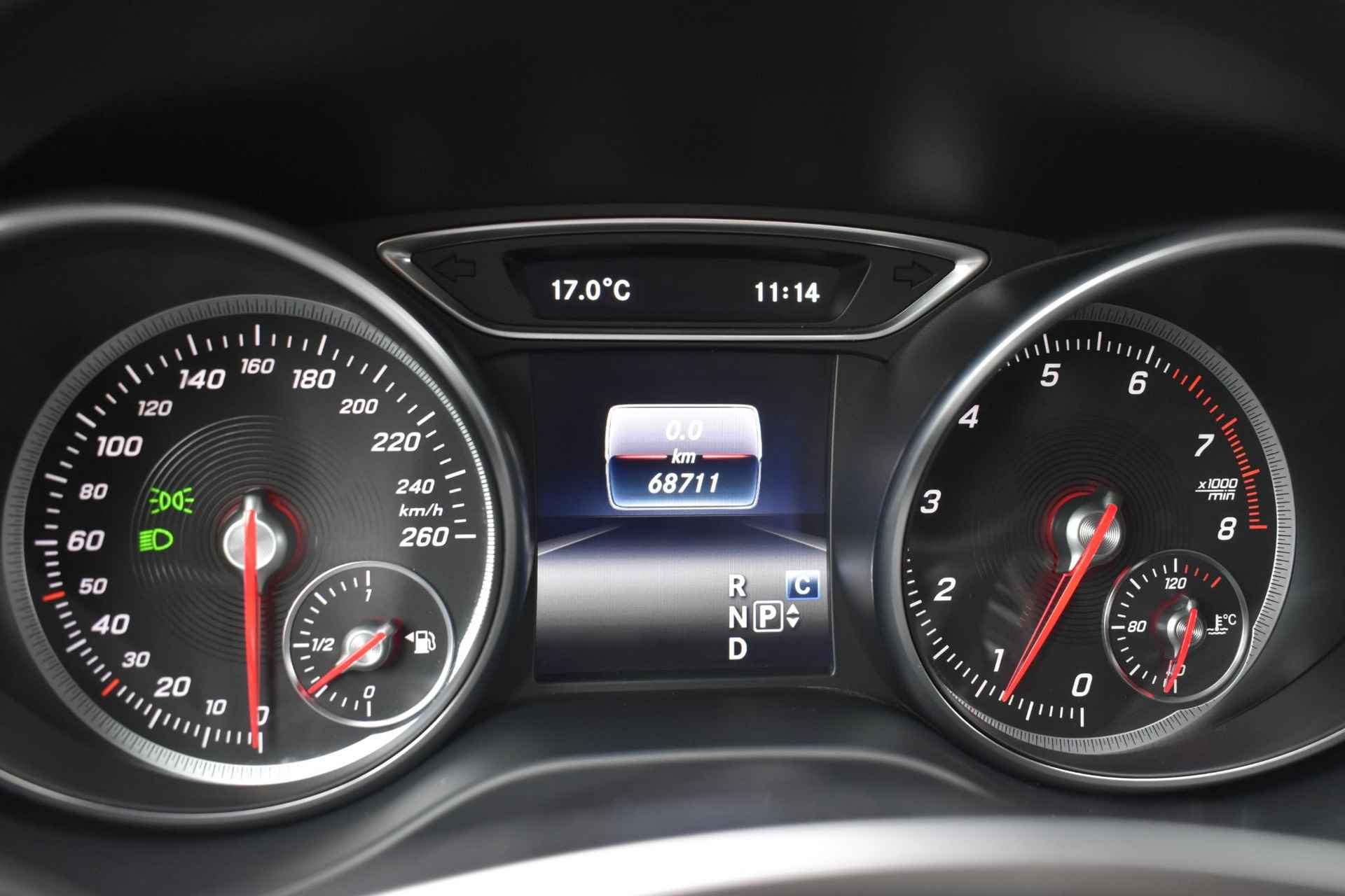 Mercedes-Benz GLA-klasse 180 Business Solution AMG / Navi / Stoelverwarming / LED Koplampen - 7/48