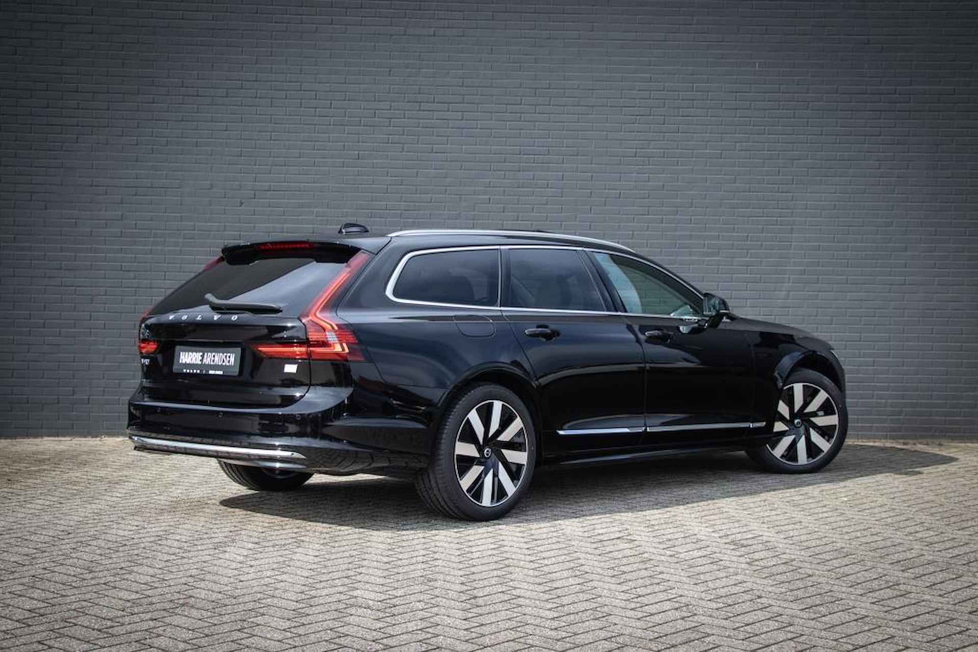 Volvo V90 Recharge T6 Plus Bright | Adaptieve Cruise Control | Schuifdak | Harman Kardon Audio | Stoel ventilatie | Getint glas - 4/26