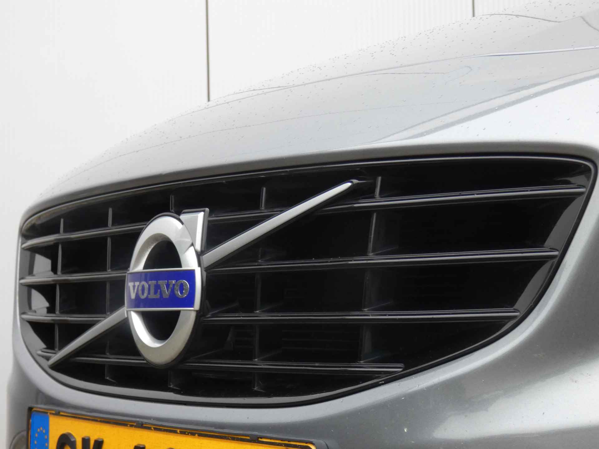 Volvo V60 2.0 D4 R-Design | Schuif-/kanteldak | Trekhaak | Org. NL - 10/61