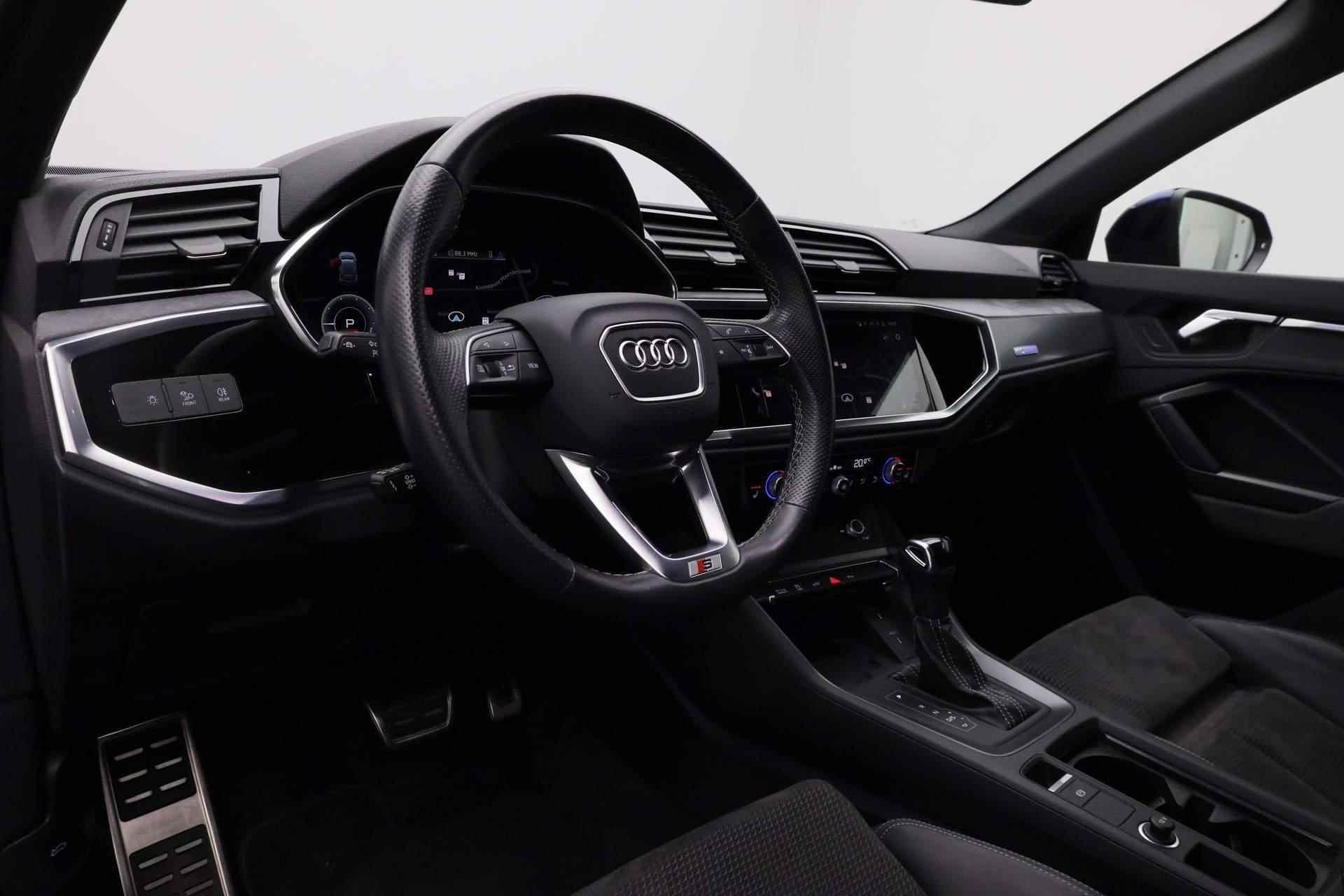 Audi Q3 45 TFSI e 245PK S-tronic S edition / S-Line | Pano | Leder/alcantara | Stoelverwarming | Camera | Navi | ACC | Keyless - 2/43