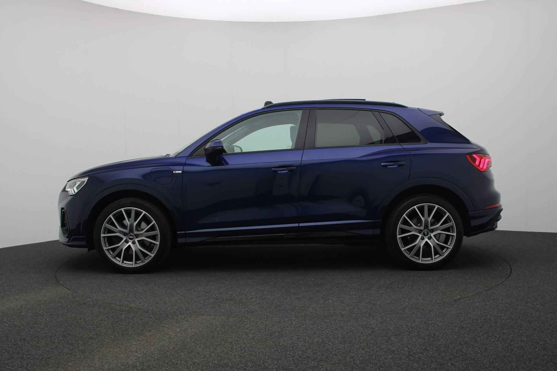 Audi Q3 45 TFSI e 245PK S-tronic S edition / S-Line | Pano | Leder/alcantara | Stoelverwarming | Camera | Navi | ACC | Keyless - 17/43