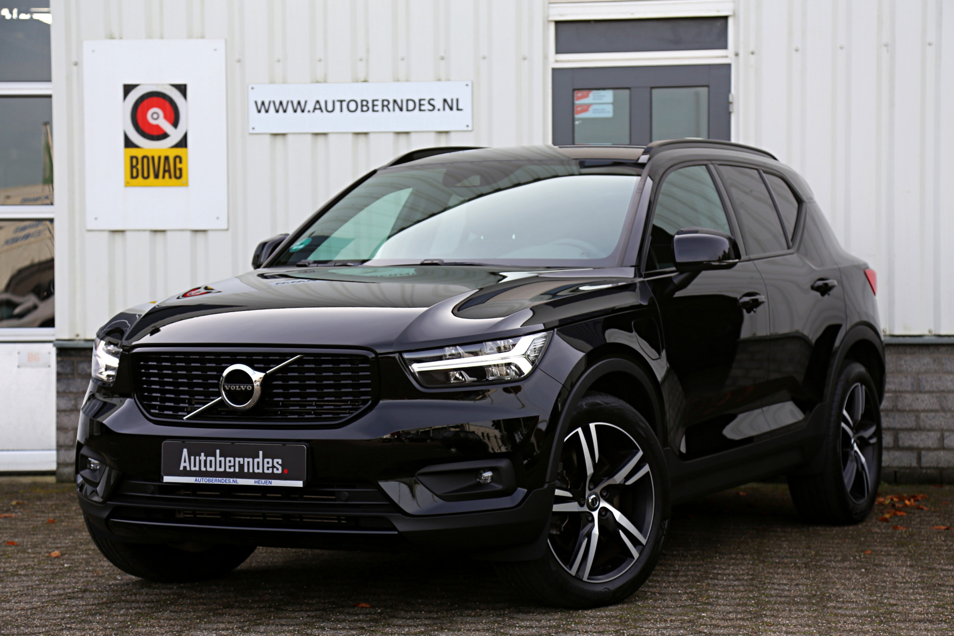Volvo XC40 1.5 T5 262PK Recharge Plug-in R-Design*Incl. BTW*Perfect Volvo Onderh.*1ste Eig*Black Pack/Apple Carplay-Android/Stoelverw.V+A/S bij viaBOVAG.nl