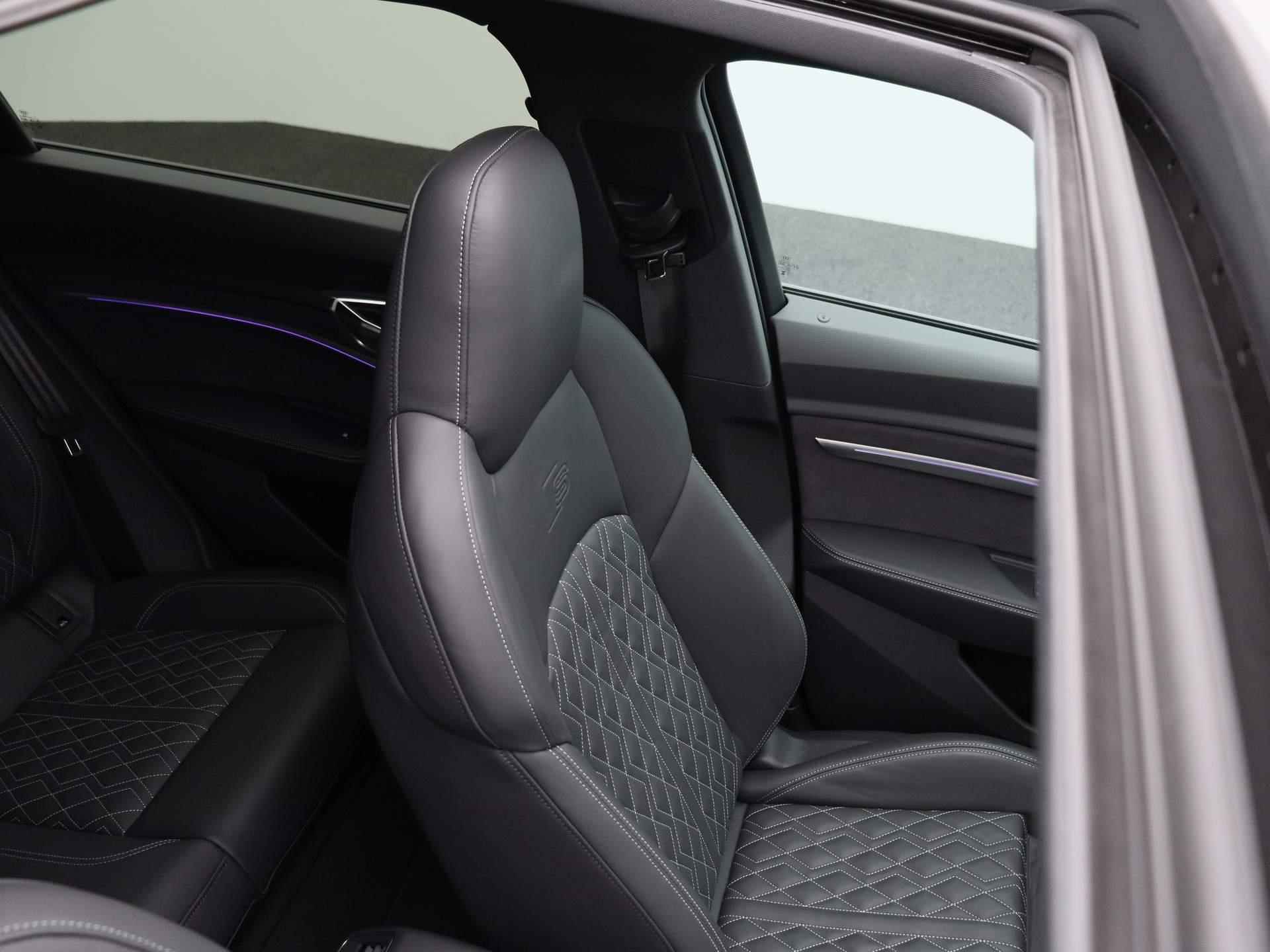 Audi Q8 e-tron S quattro SQ8 115 kWh Navigatie | Camera | Leder | Stoelverwarming | Panorama dak | Cruise Controle | - 55/69