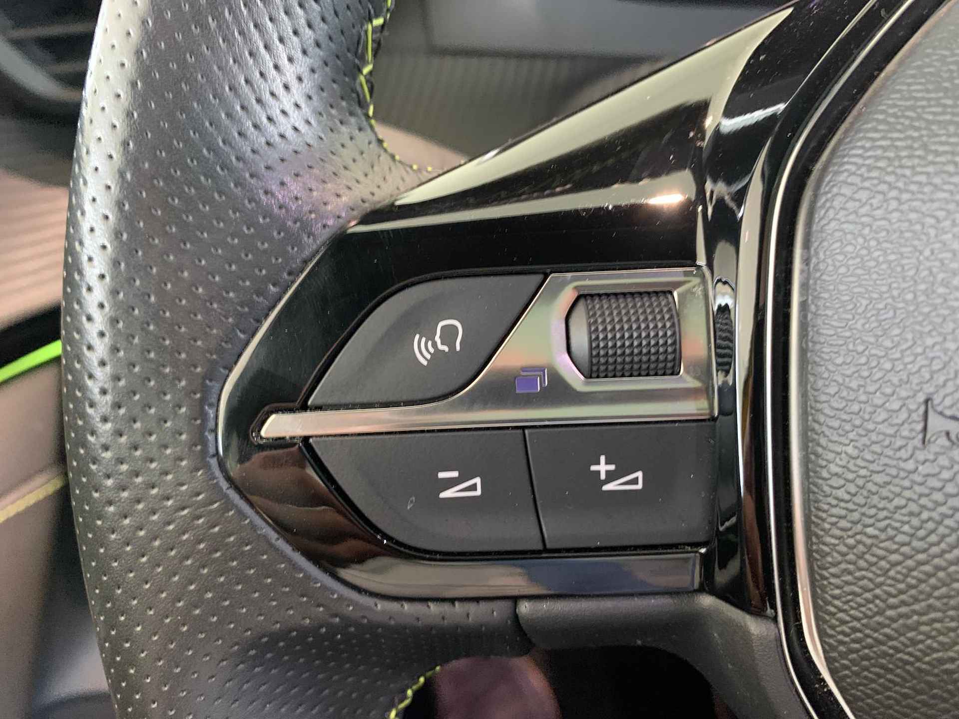 Peugeot 208 1.2 PureTech GT-Line | Navigatie | Glazen panoramadak | Apple Carplay/Android Auto - 21/38
