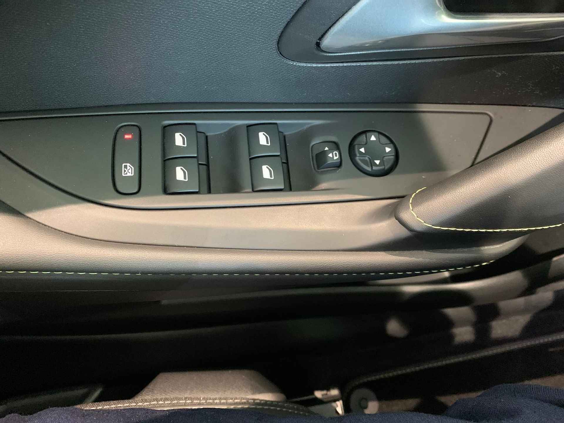 Peugeot 208 1.2 PureTech GT-Line | Navigatie | Glazen panoramadak | Apple Carplay/Android Auto - 26/38
