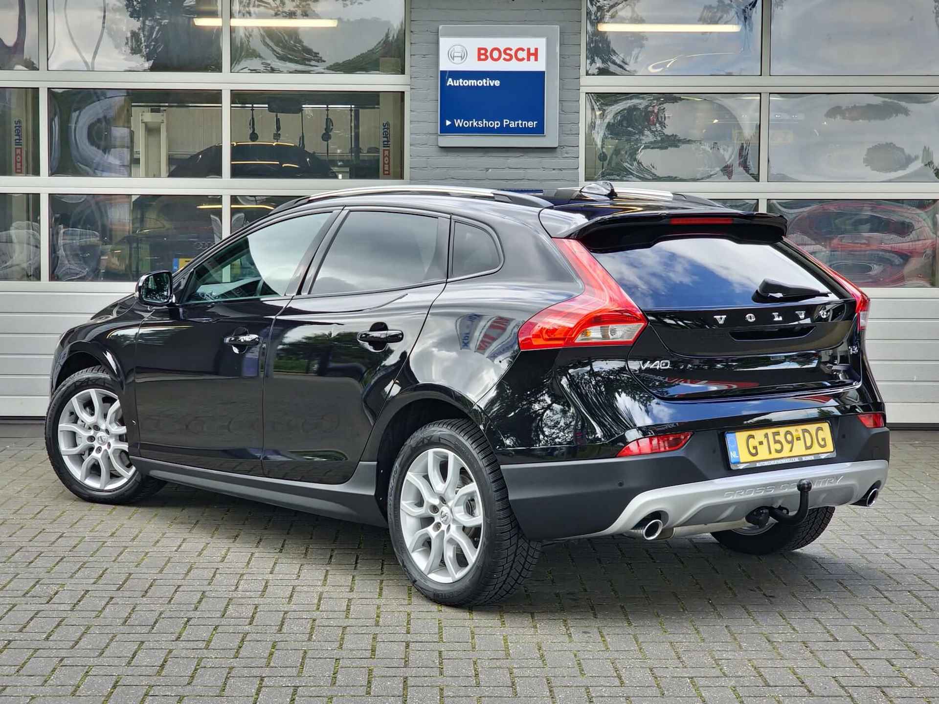 Volvo V40 Cross Country 1.5 T3 153PK 4-cilinder Polar+ Luxury|Leer|Pano|Trekhaak|Automaat|LED| - 2/22