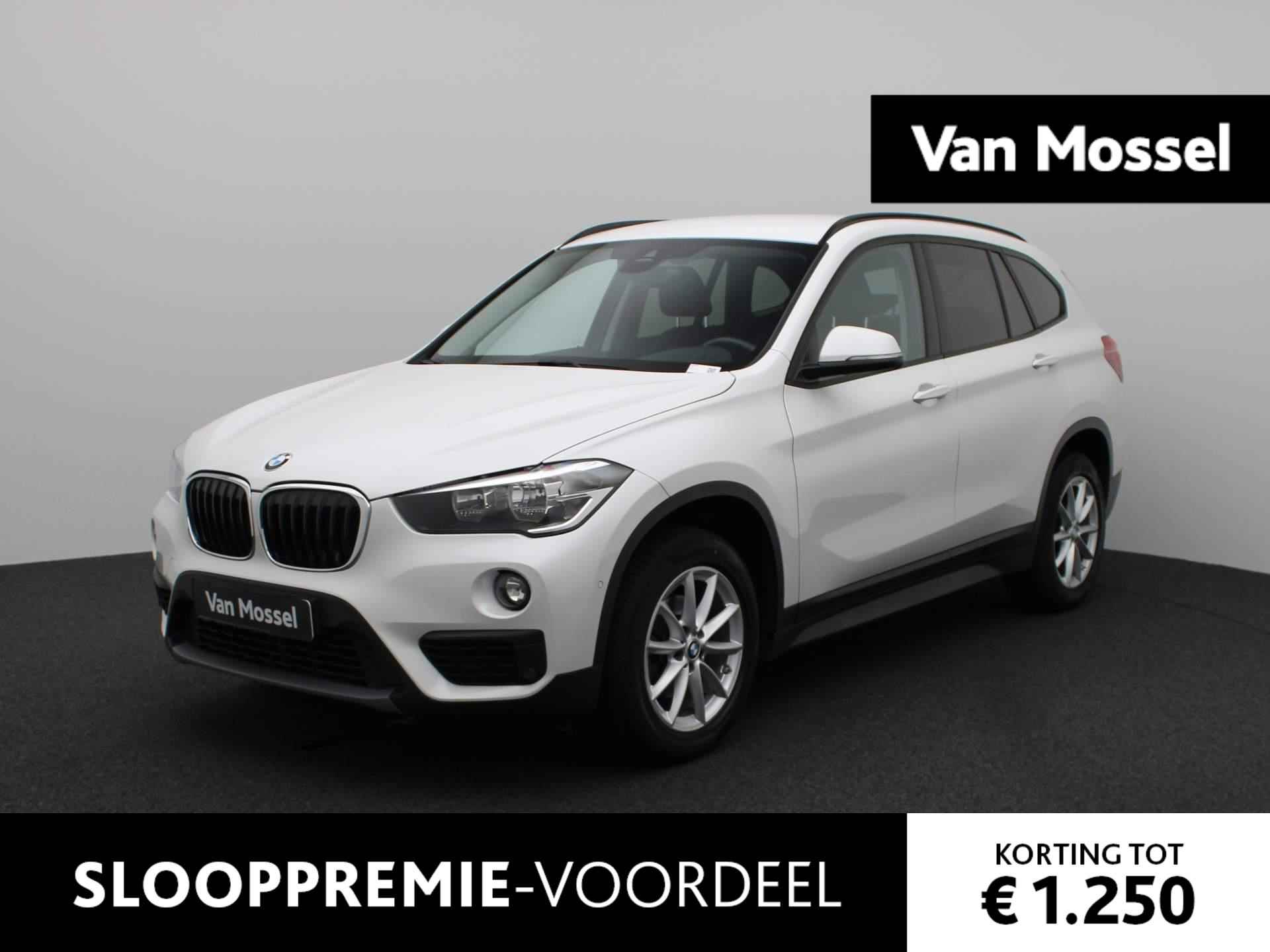 BMW X1 sDrive16d Executive | STOELVERWARMING | NAVIGATIE | AIRCO | PARKEERSENSOREN VOOR + ACHTER | PARKEERASSISTENT | BLUETOOTH TELEFOON & AUDIO | MULTIFUNCTIONEEL STUURWIEL | LICHTMETALEN VELGEN | - 1/26