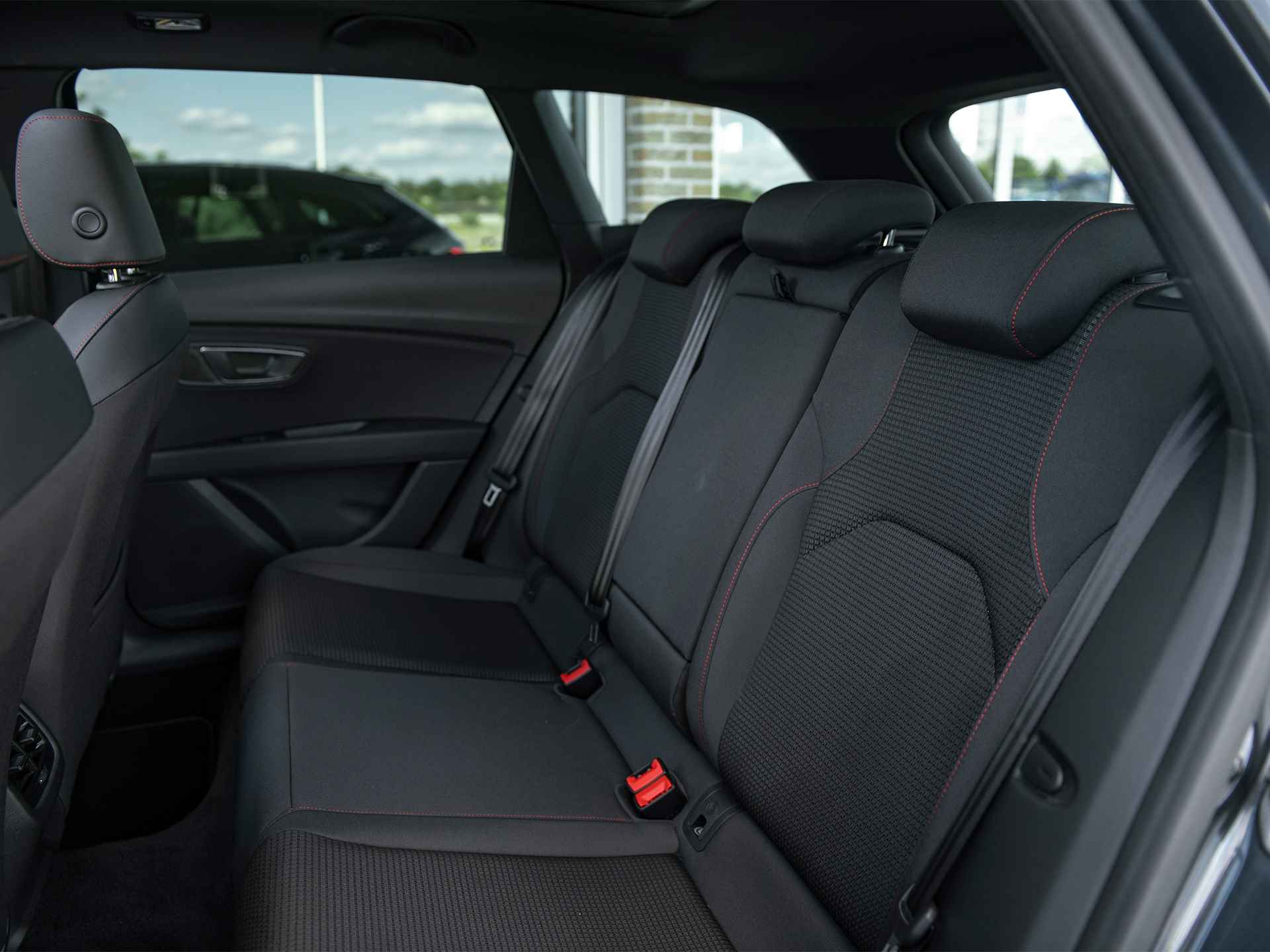 SEAT León ST 1.0 TSI FR Ultimate Edition | ACC | Pano | Navi & Apple Carplay/Android Auto | Beats Audio | Virtual Cockpit | Trekhaak | Keyless | Achteruitrijcamera | Spiegels el. inklapbaar | Stoelverwarming - 6/59