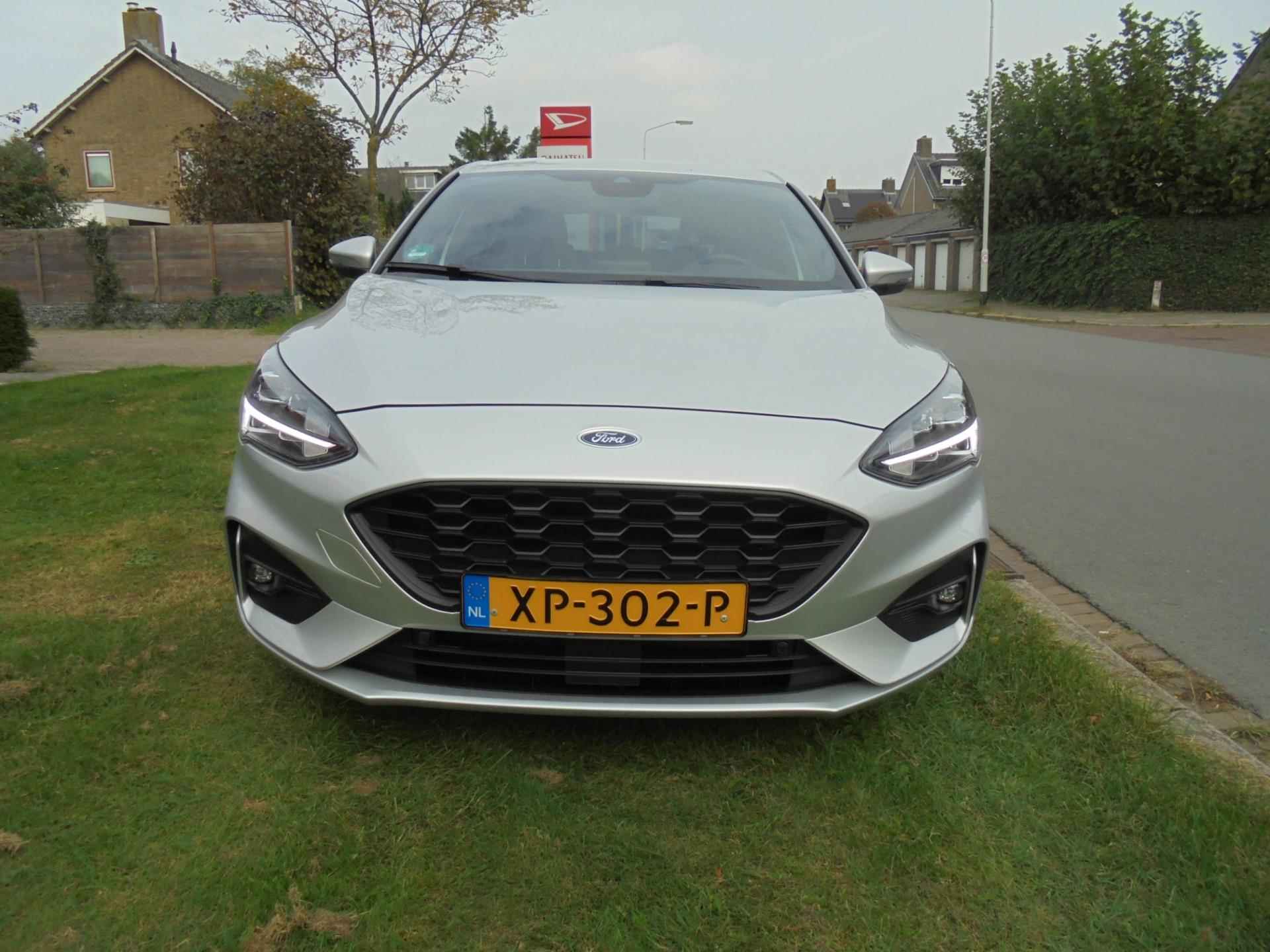 Ford Focus 1.0 EcoBoost ST Line Business + Winterpack, Led koplamp, Navi, 18inch NL AUTO - 34/37
