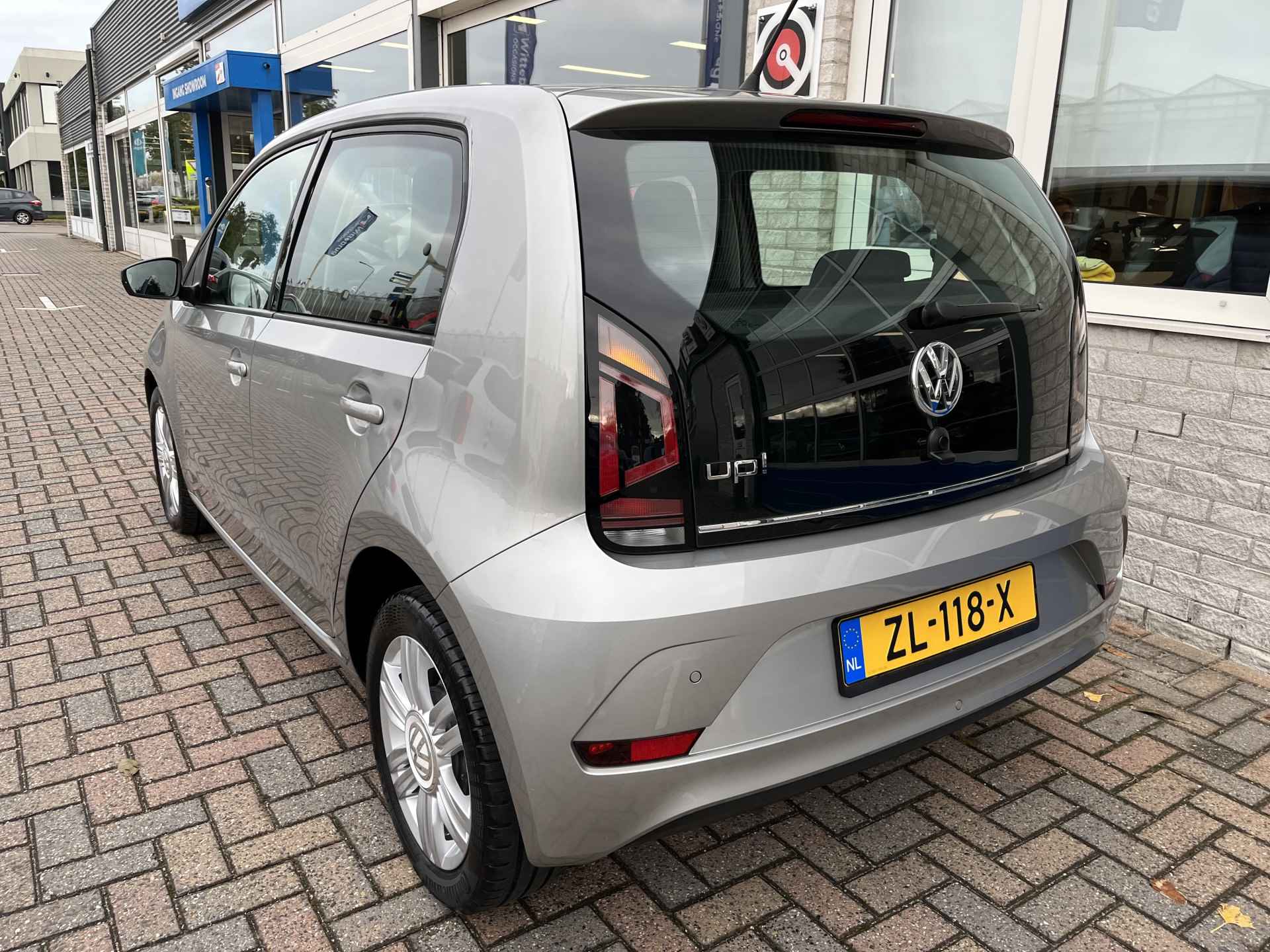 Volkswagen up! 1.0 BMT high up! / PARK. SENSOREN/ CRUISE/ BLUETOOTH/ AIRCO/ - 6/37