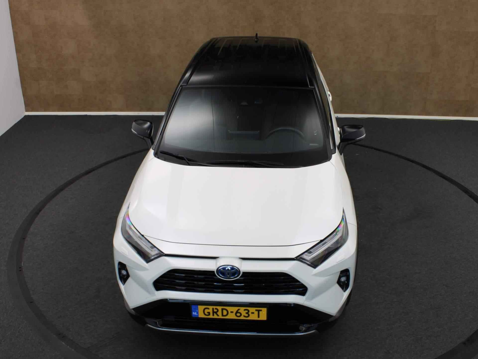 Toyota RAV4 2.5 Hybrid Style -  ELEKTRISCH BEDIENBARE ACHTERKLEP - ELEKTRISCH VERSTELBARE BESTUURDERSSTOEL - VERWARMBARE VOORRUIT/ STUUR - VOORSTOELEN VERWARMD -PARKEERSENSOREN VOOR/ ACHTER - 14/42