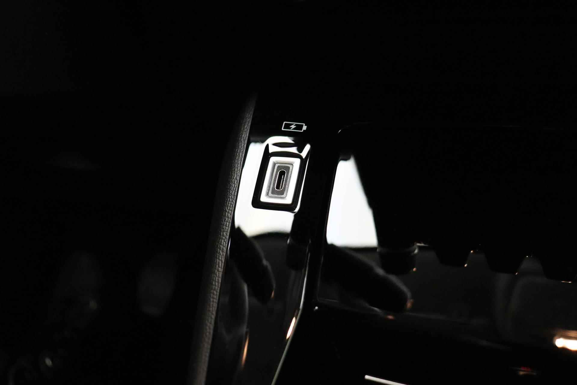 Peugeot 208 1.2 PureTech Allure 100pk | Navigatie | Achteruitrijcamera | 3D-cockpit | All-Season Banden - 32/38