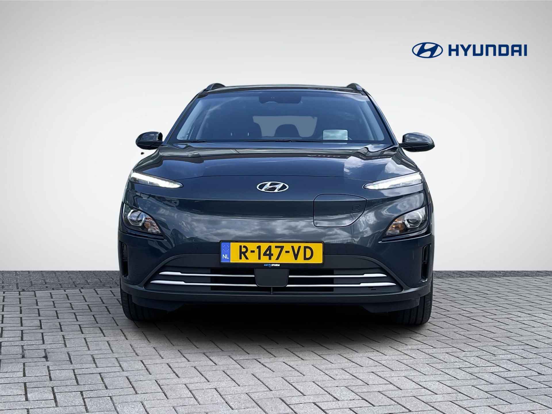 Hyundai Kona EV Fashion 39 kWh *SUBSIDIE MOGELIJK* | Head-Up Display | Adapt. Cruise Control | Premium Audio | Navigatie | Camera | Rijklaarprijs! - 2/24