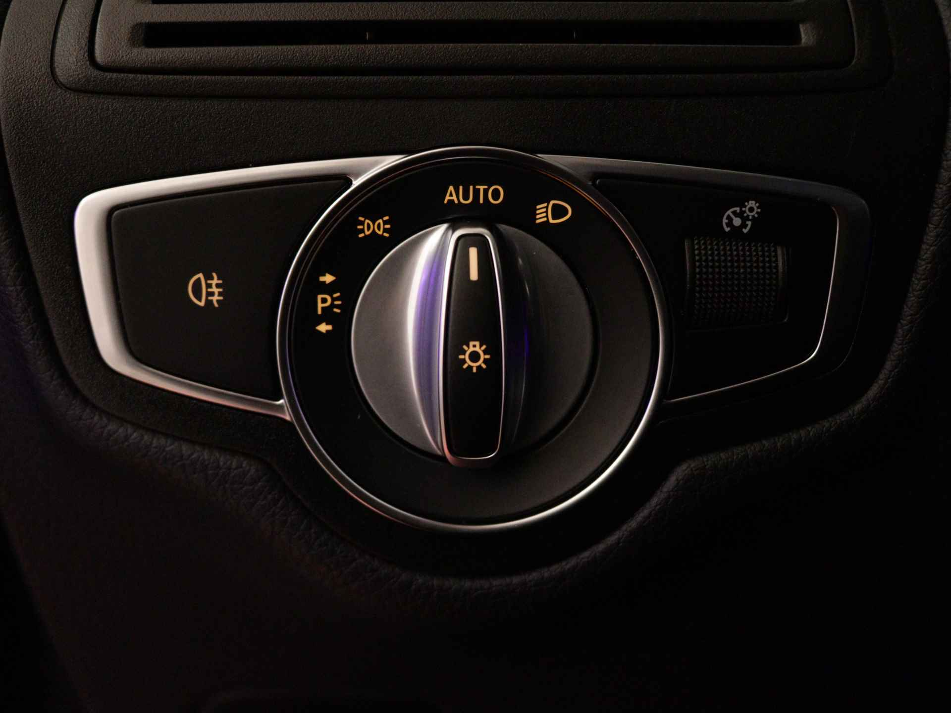 Mercedes-Benz GLC 300 e 4M AMG Plug-In Hybride Limited | 360°-camera | Trekhaak | Multibeam Koplampen | Elektrische Achterklep | Inclusief 24 maanden MB Certified garantie voor Europa. - 28/39