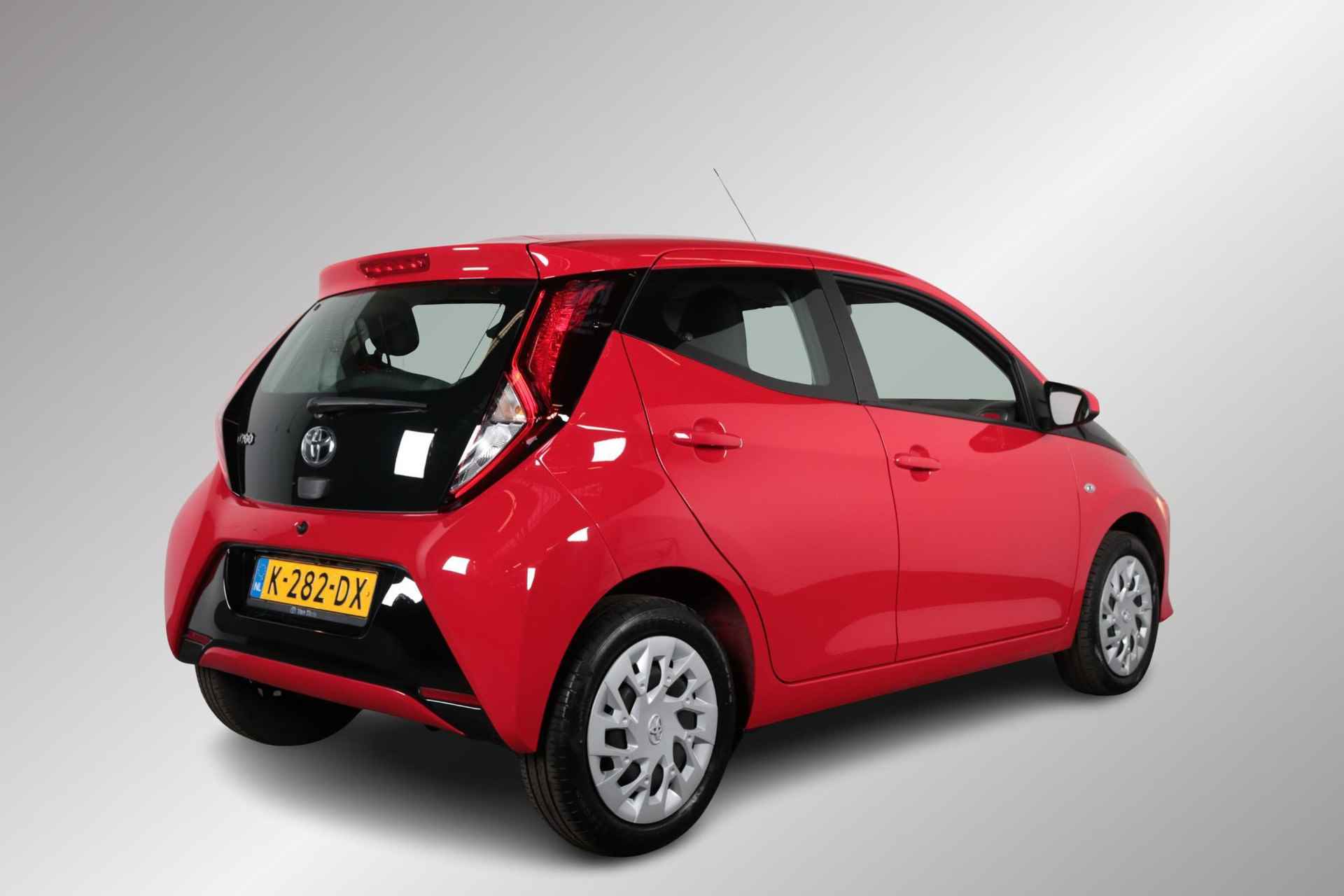 Toyota Aygo 1.0 VVT-i x-play, Carplay, Android-auto, Airco , 1e eigenaar, NL auto - 2/32