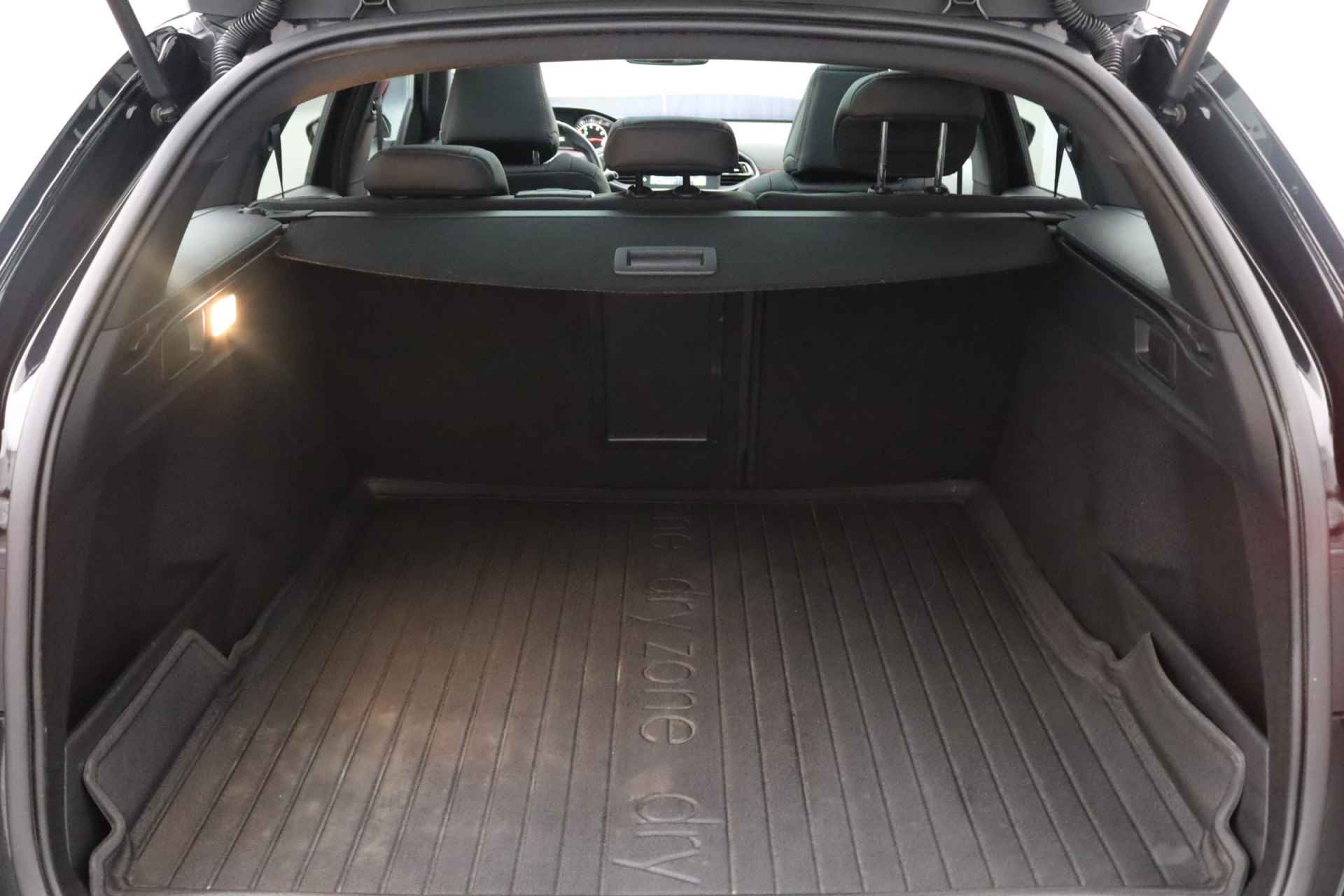 Peugeot 308 SW 1.6 e-THP GT 205 | Lederen bekleding | Panoramadak | Stoelen verwarmd | Parkeersensoren - 15/32