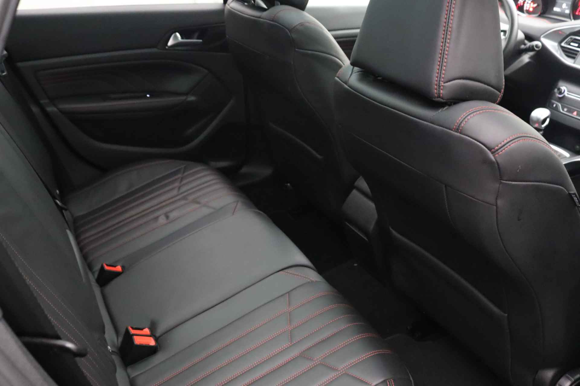 Peugeot 308 SW 1.6 e-THP GT 205 | Lederen bekleding | Panoramadak | Stoelen verwarmd | Parkeersensoren - 16/32