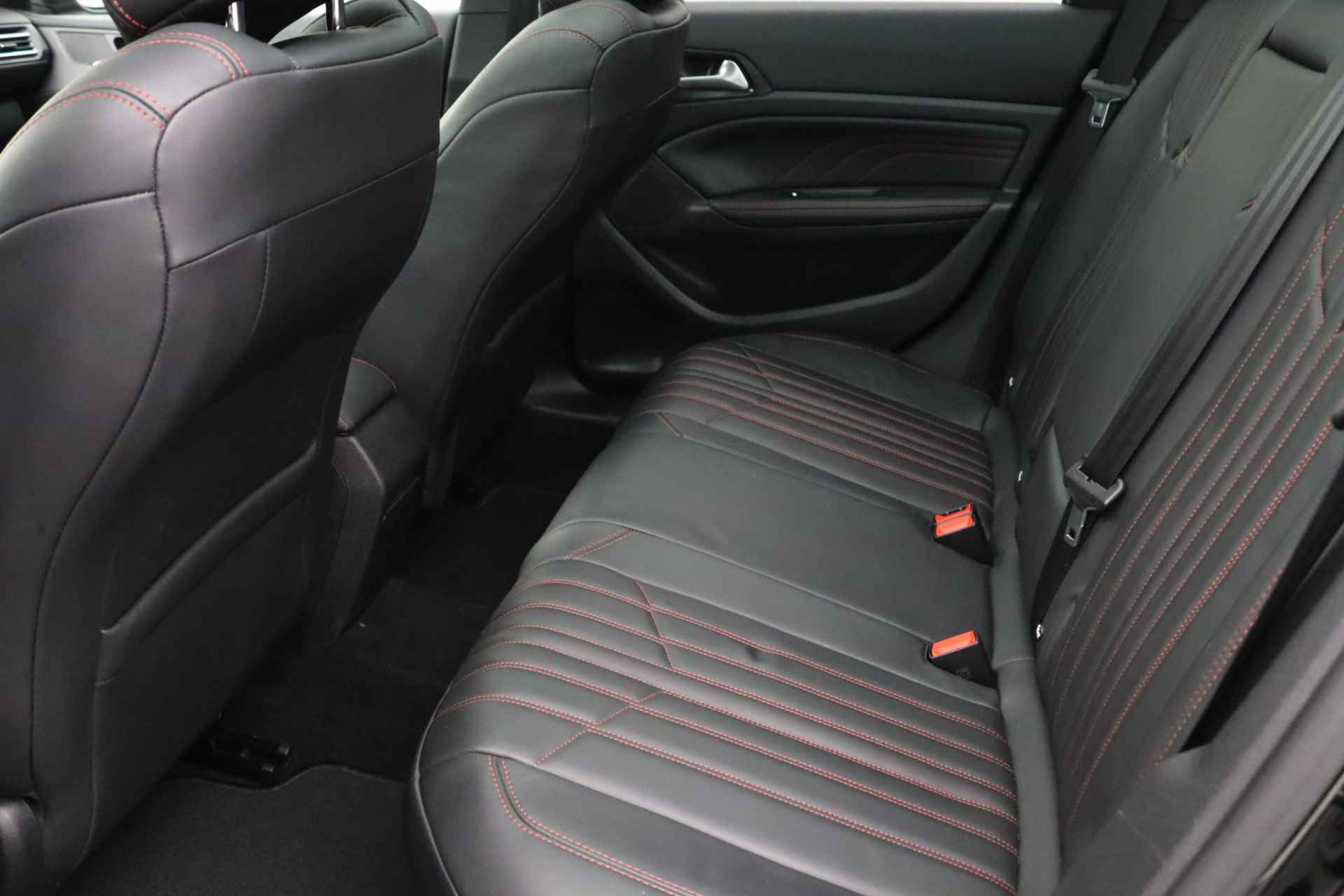 Peugeot 308 SW 1.6 e-THP GT 205 | Lederen bekleding | Panoramadak | Stoelen verwarmd | Parkeersensoren - 29/32