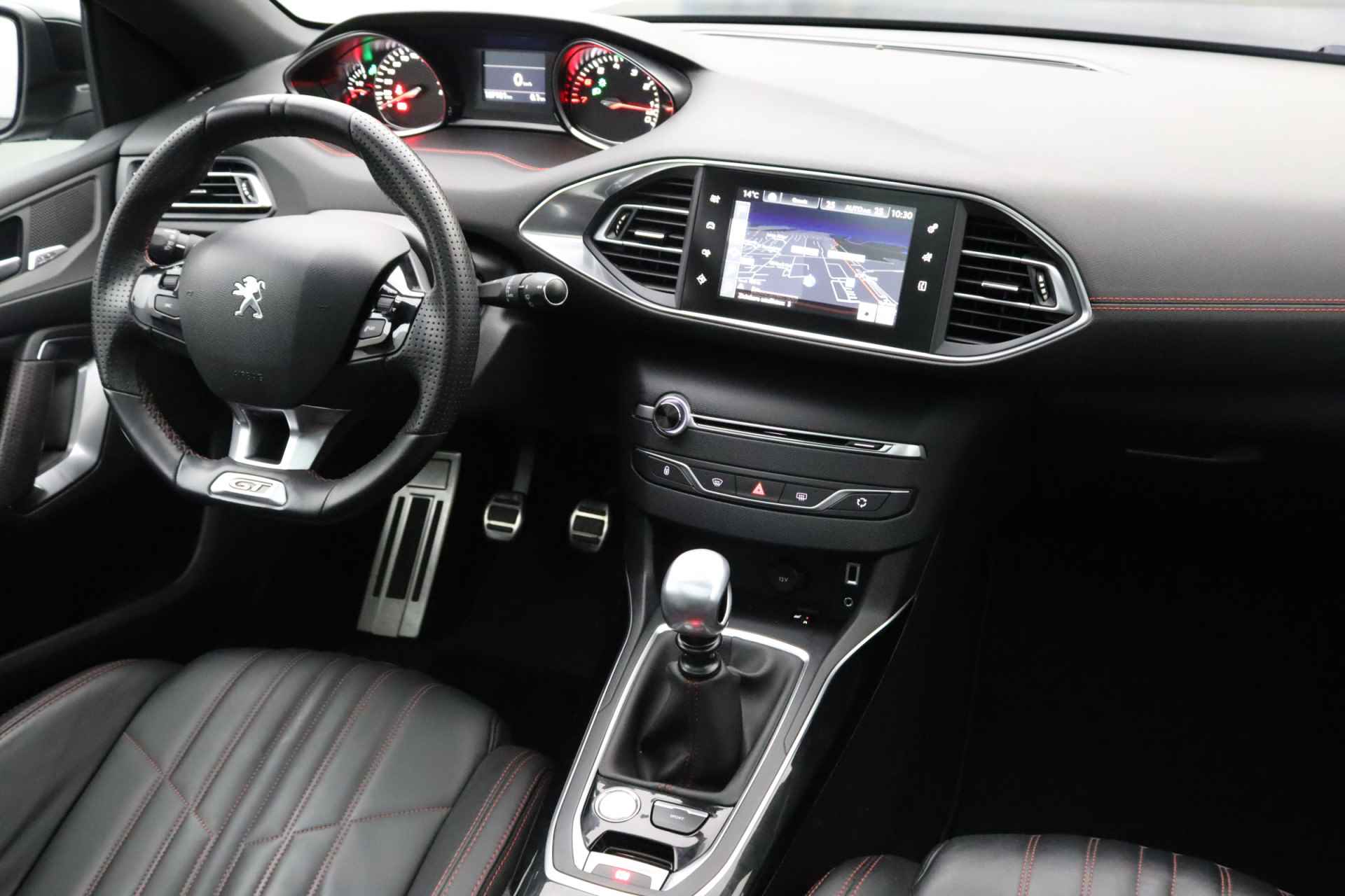 Peugeot 308 SW 1.6 e-THP GT 205 | Lederen bekleding | Panoramadak | Stoelen verwarmd | Parkeersensoren - 31/32