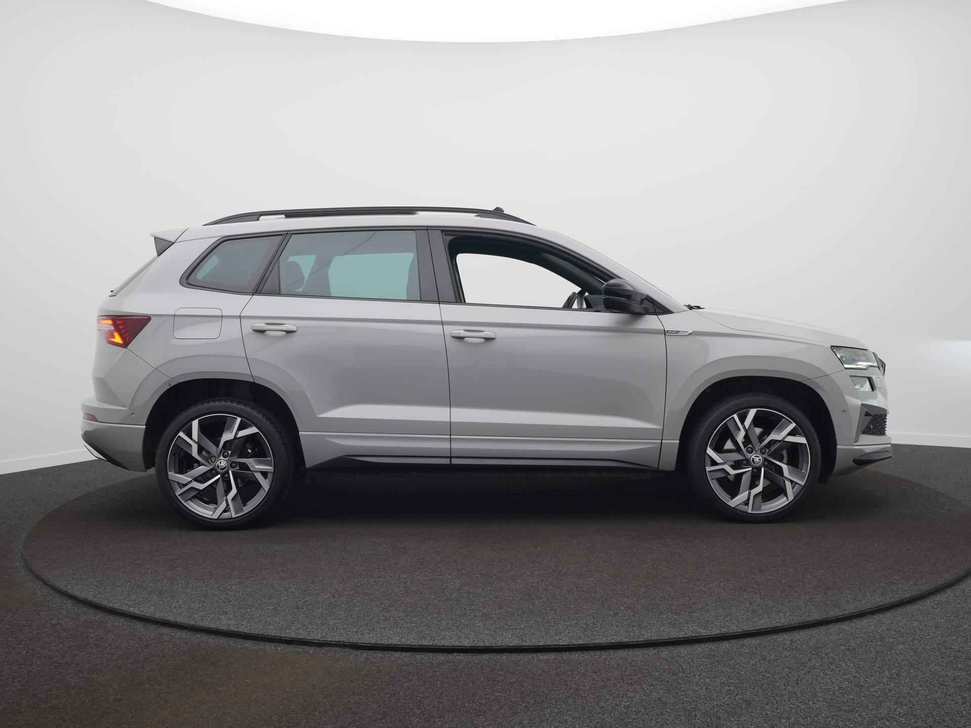 Skoda Karoq 1.5 TSI ACT Sportline Business / Panoramadak / Elektr. Trekhaak / Stoel en Stuurverwarming - 4/66