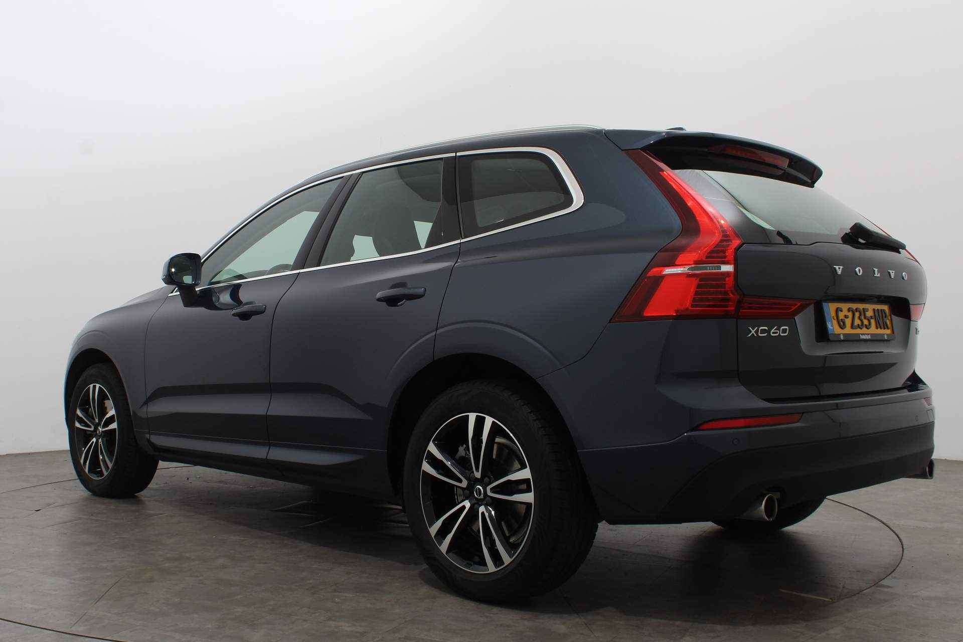 Volvo XC60 2.0 T5 250PK MOMENTUM PRO AUT8 | Navi | Volledig Leer | Sportstoelen - 3/58