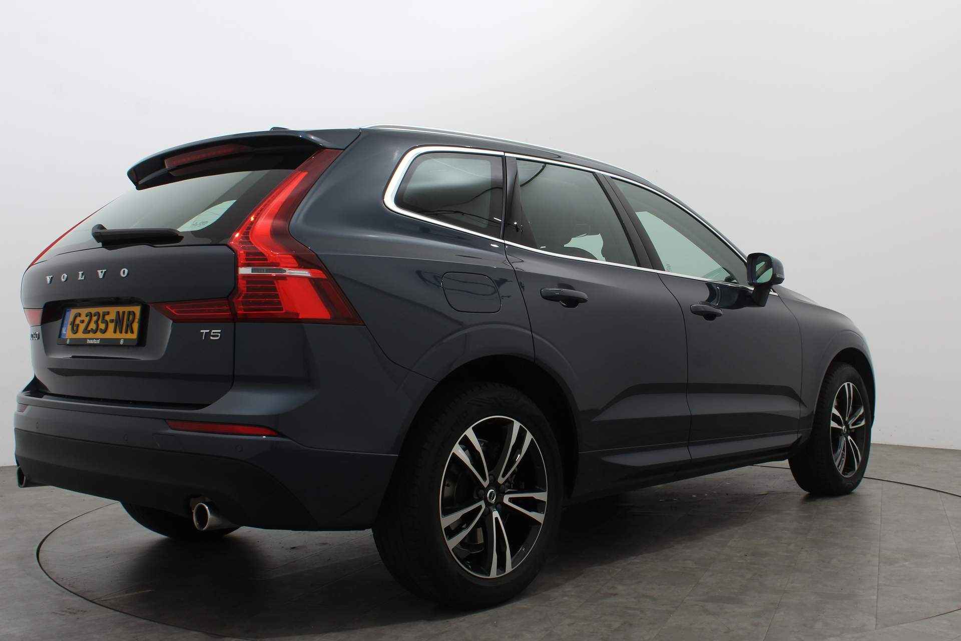 Volvo XC60 2.0 T5 250PK MOMENTUM PRO AUT8 | Navi | Volledig Leer | Sportstoelen - 4/58