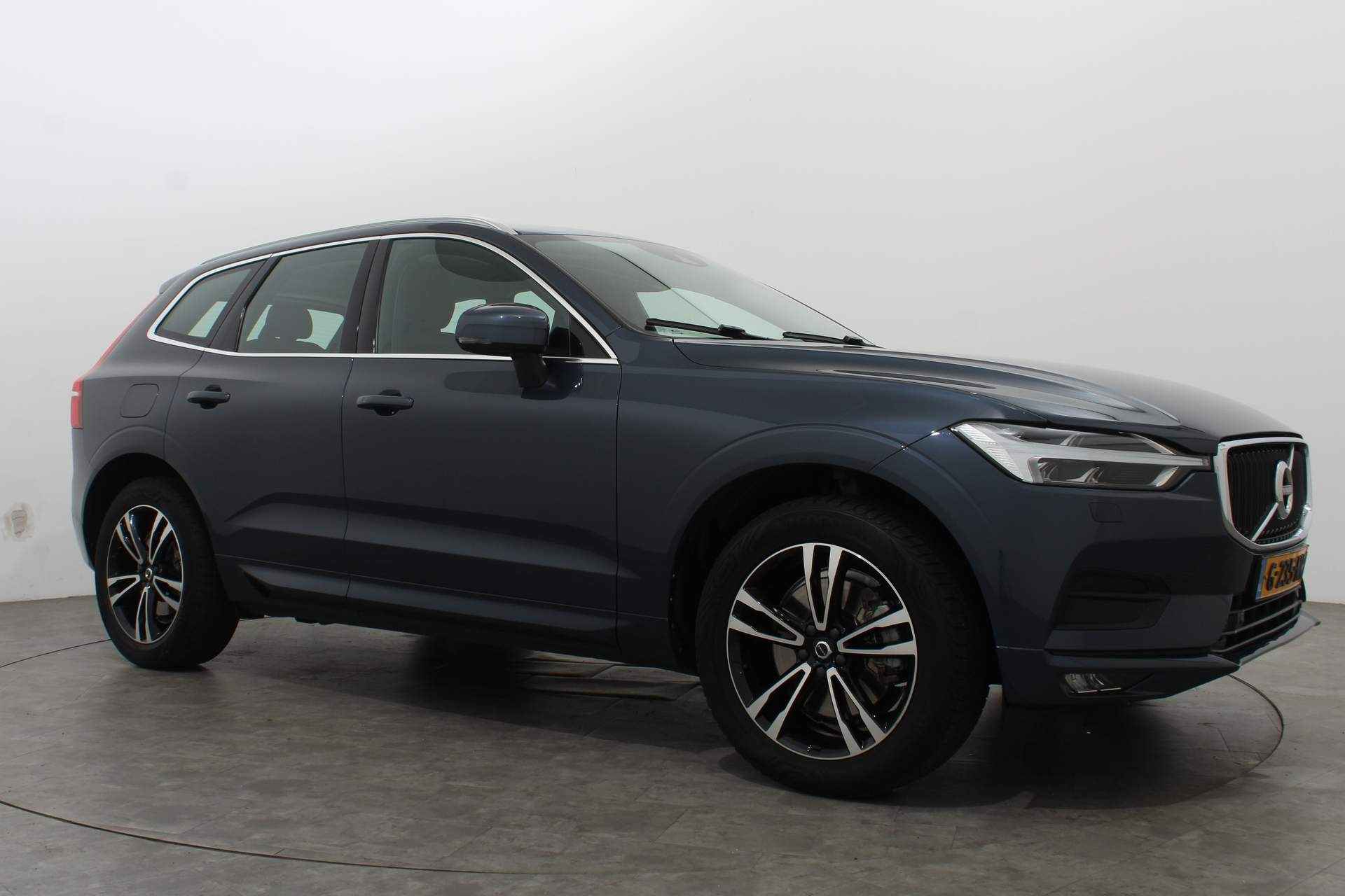 Volvo XC60 2.0 T5 250PK MOMENTUM PRO AUT8 | Navi | Volledig Leer | Sportstoelen - 5/58