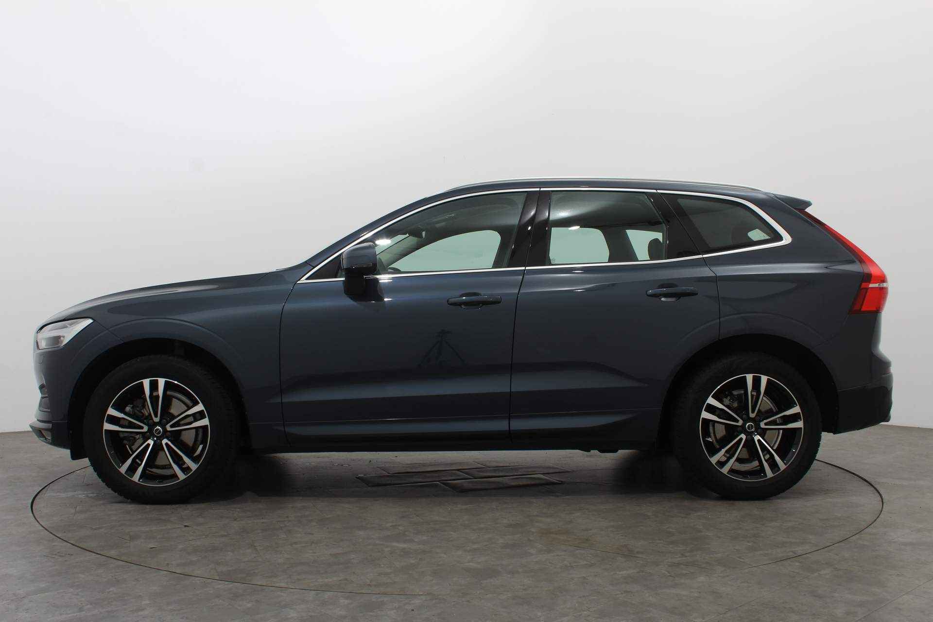 Volvo XC60 2.0 T5 250PK MOMENTUM PRO AUT8 | Navi | Volledig Leer | Sportstoelen - 9/58